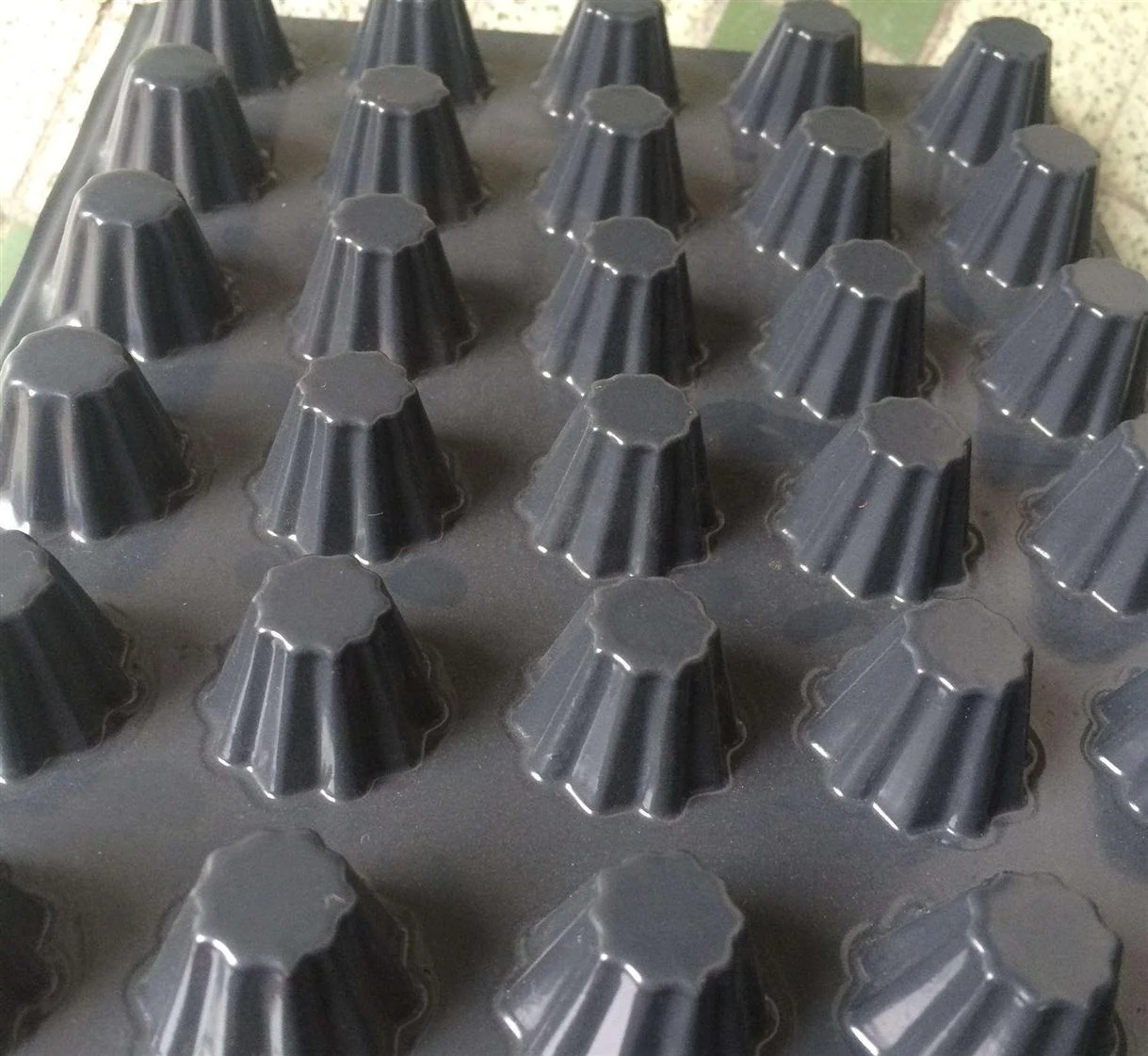 HDPE Black Dimple Drainage Board Plastic Composite Cell Mat Board for Green Roof