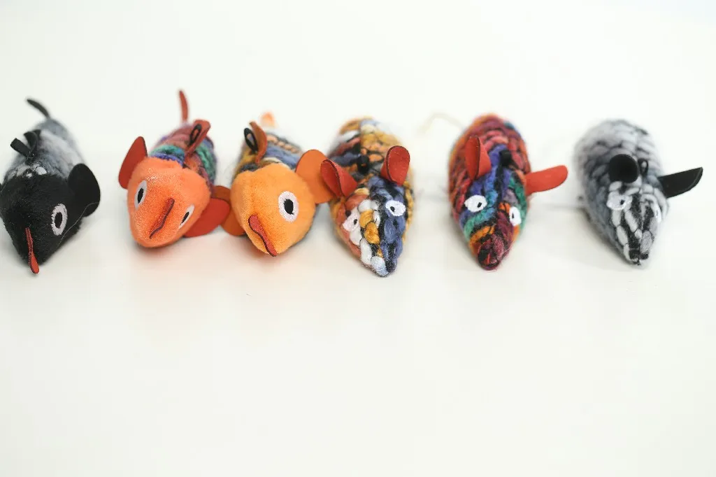 Cat toy mouse with natural catnip and realistic mouse sound