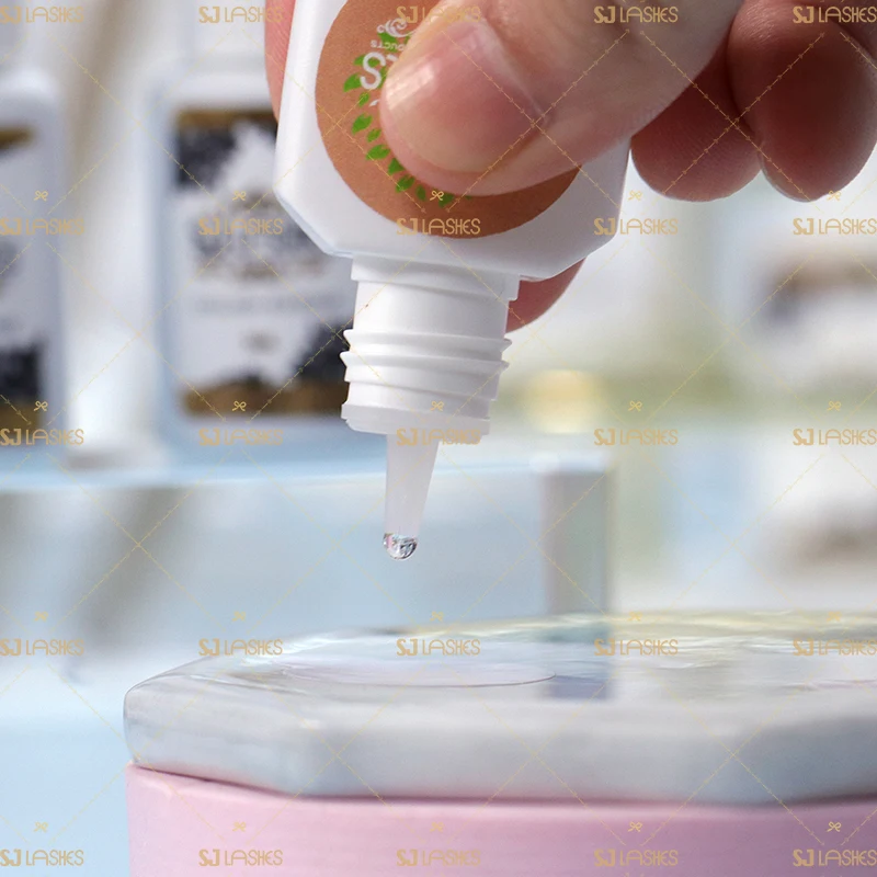 Wholesale Rapid Adhesive Eyelash Extensions Glue Premium Eyelash Glue for Professional Use