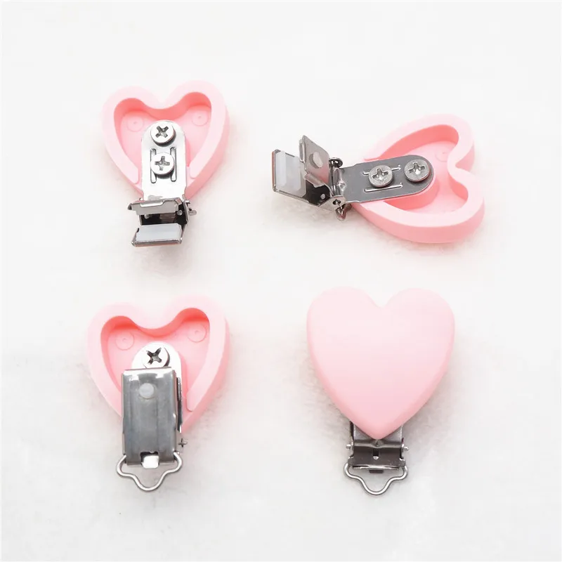 Factory Direct Sale Smooth Surface Water Resistance Good Stability Heart Pacifier Clip