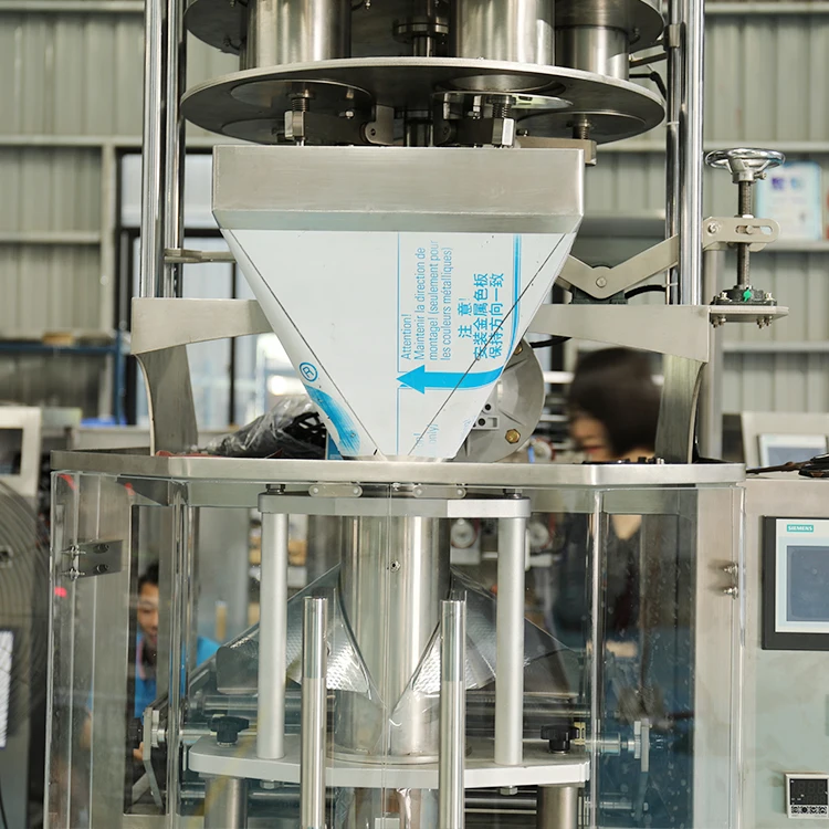 Full automatic puffed corn puffed rice banana chip coconut flakes french fries puffed tube crispy rice packing machine