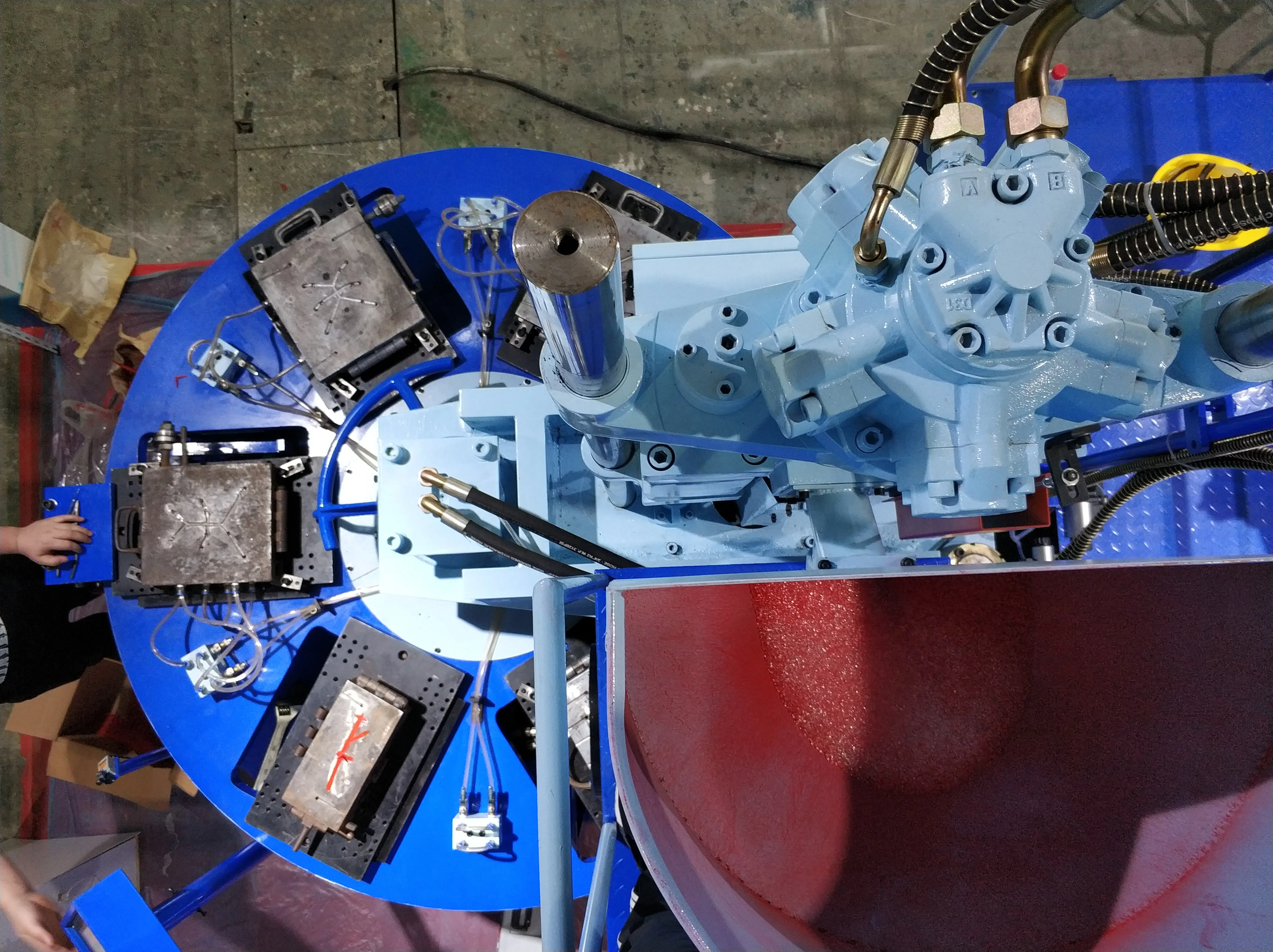 Машина для литья под давлением с шестью станциями вертикального типа подошвы для обуви из ТПУ