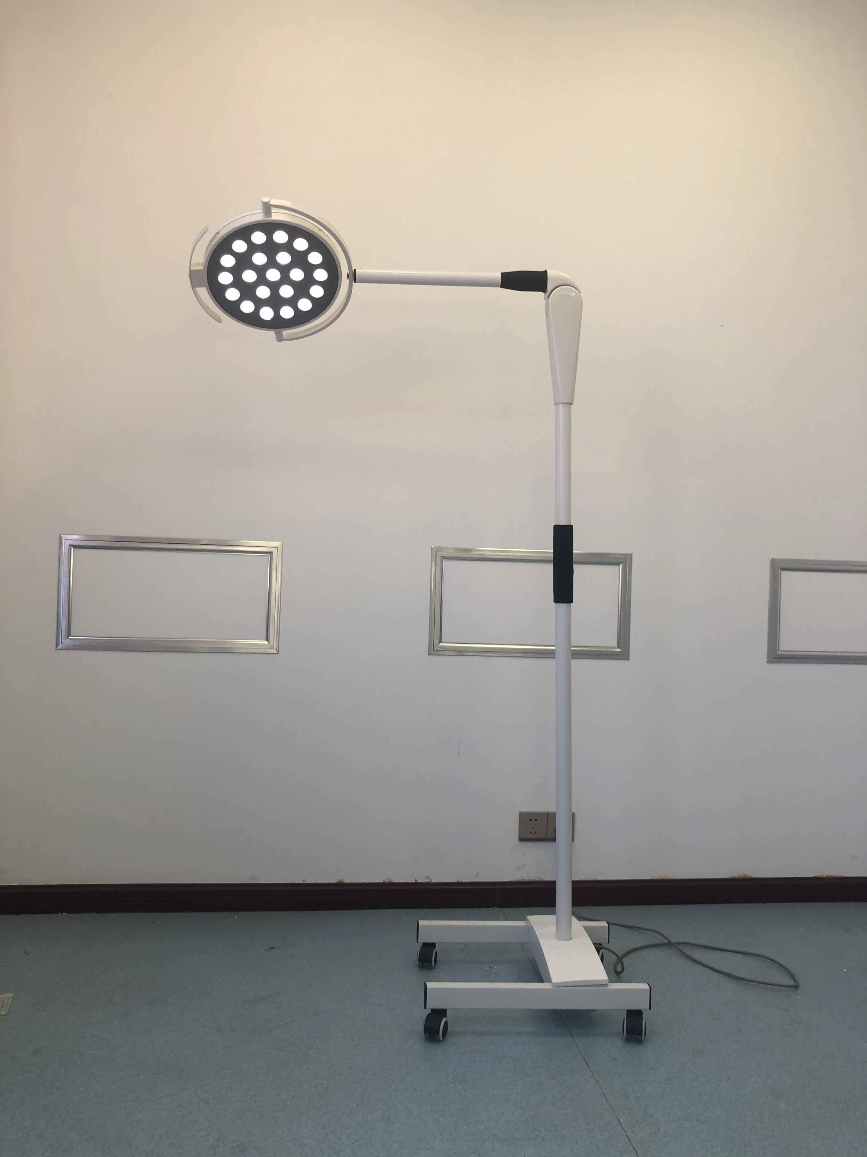 CHINCAN WYLEDL320 Remote Control Deep Cavity Hight Intensity LED Medical Examination Light Floor Standing