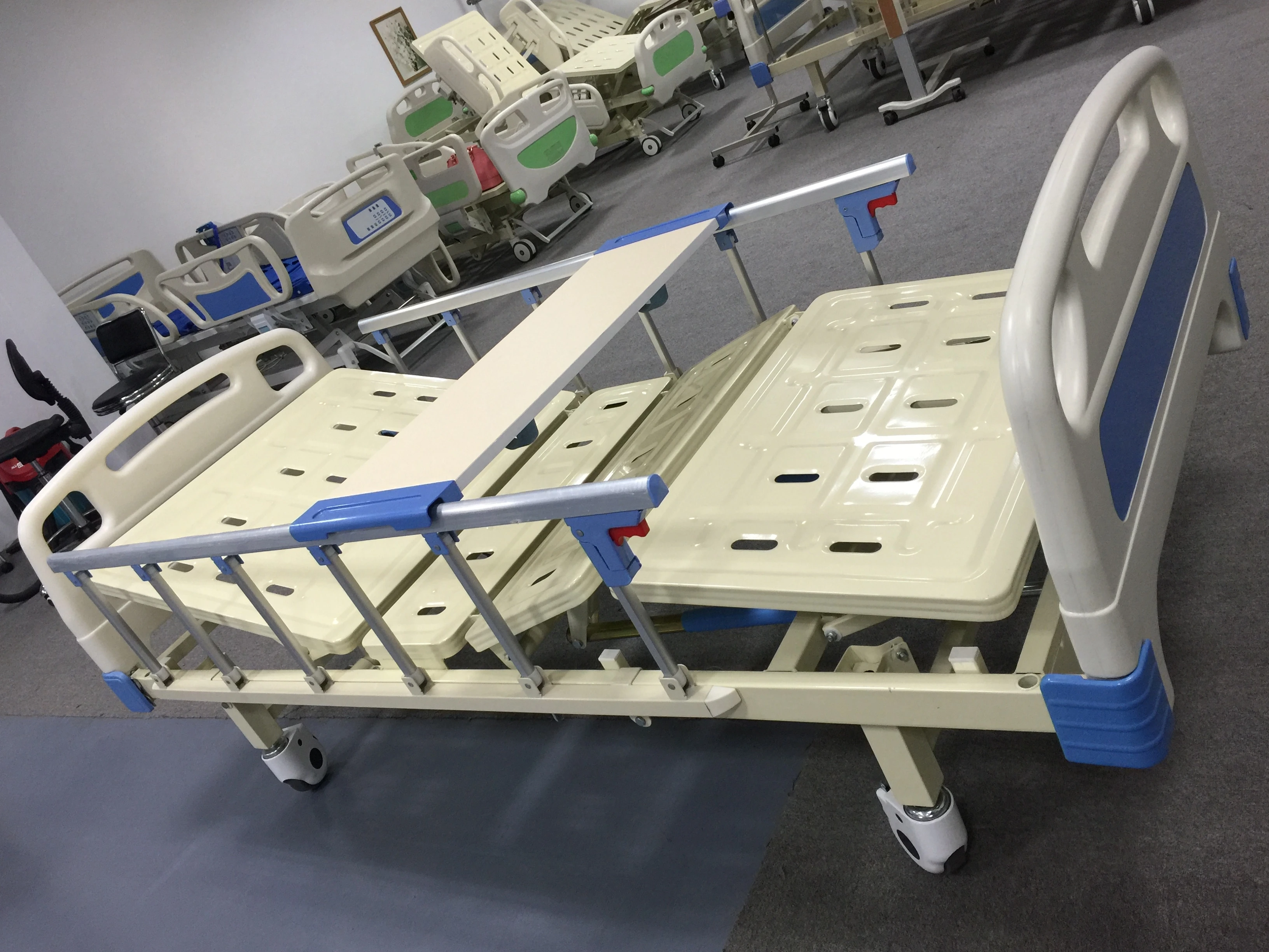 2 crank hospital bed Produced by meiisun, a professional medical device manufacturer in FOSHAN