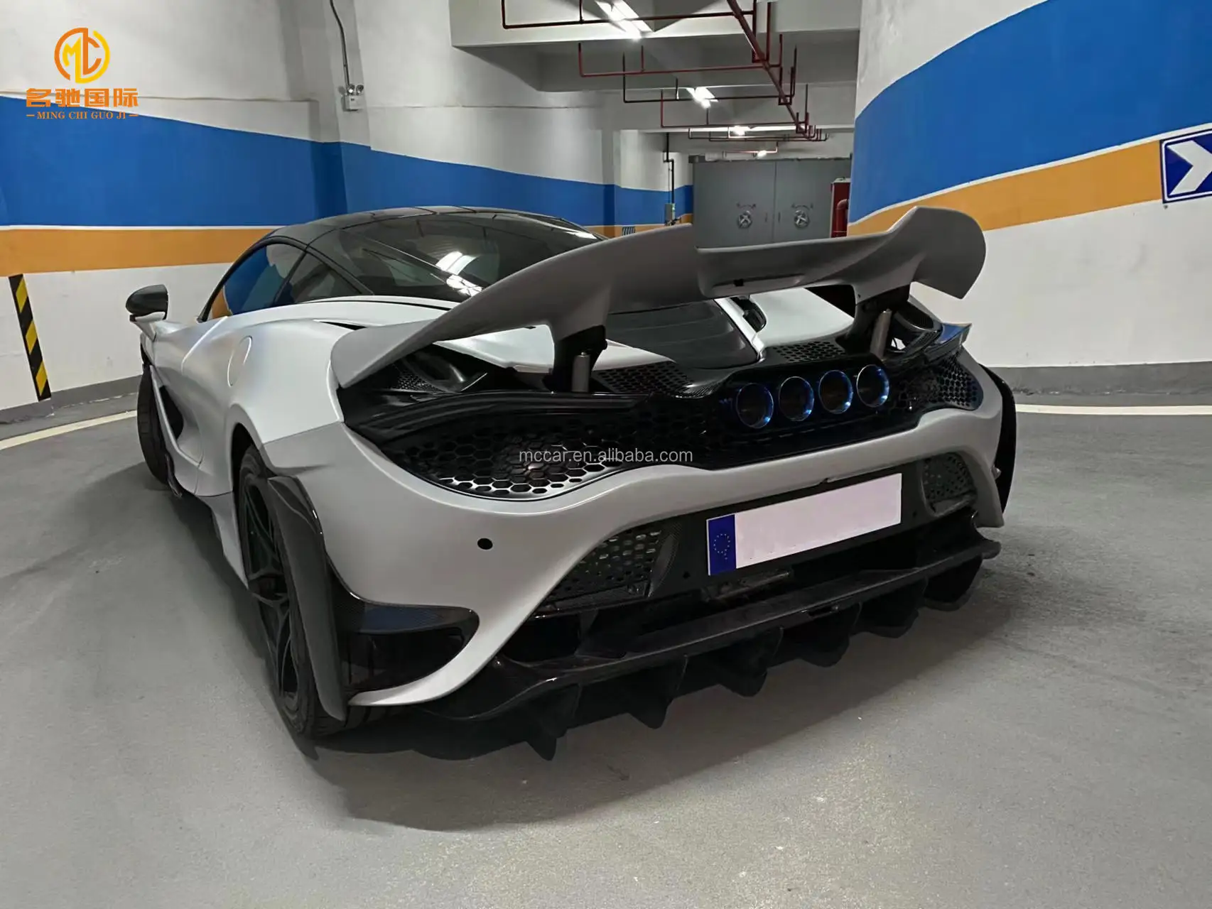 Черный спойлер для крышки багажника автомобиля McLaren