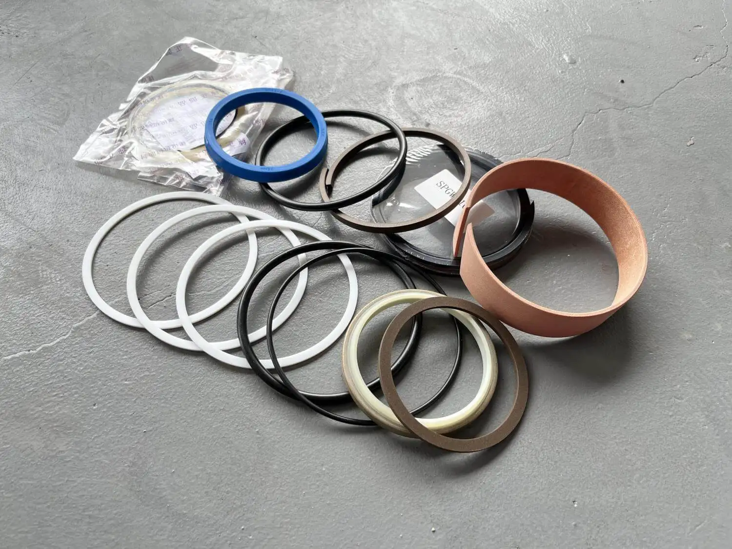 Oil seal kits for excavator bucket cylinders Komatsu Hitachi Excavators Excavator Hydraulic Pump Motor Oil Seal Kits.