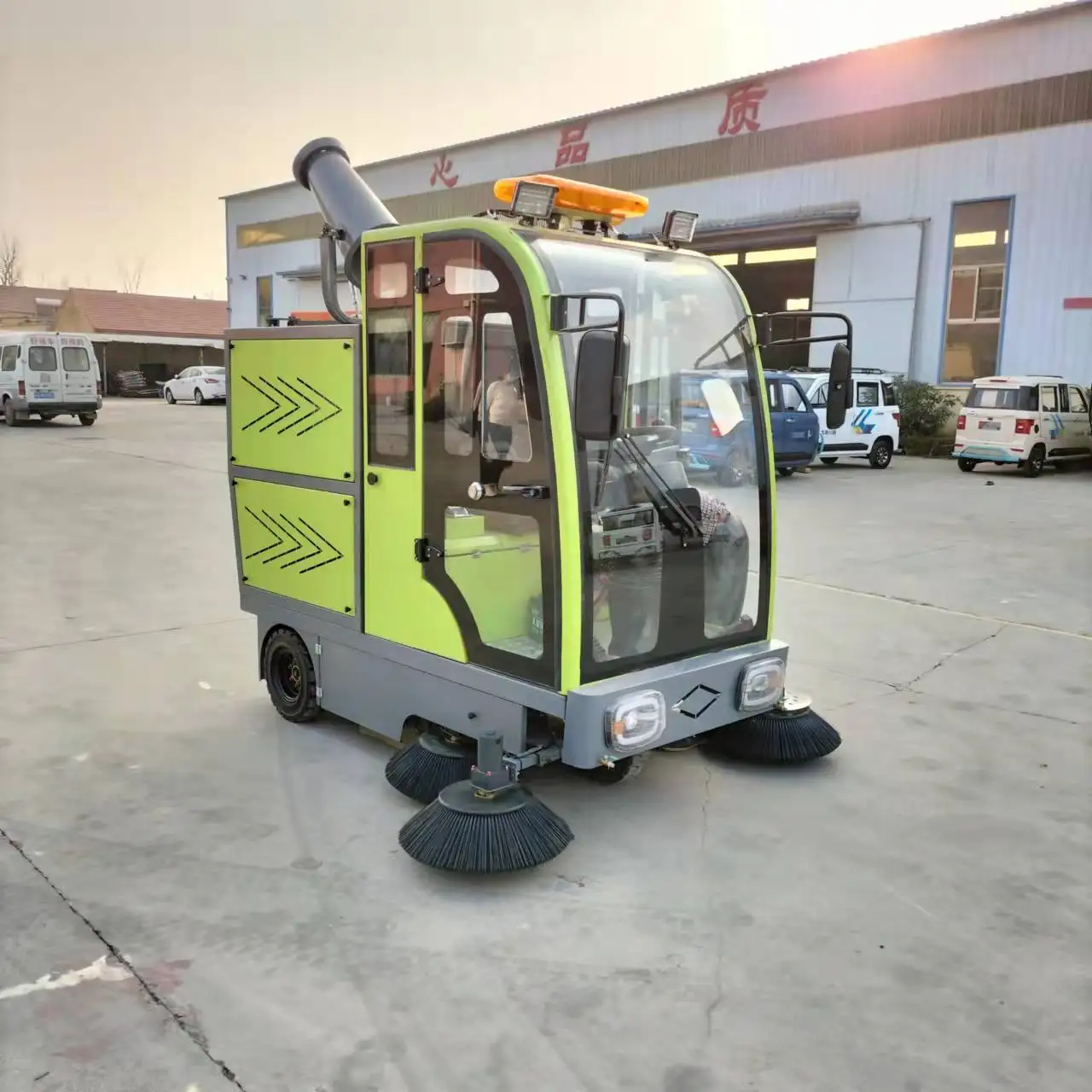 Machine industrial ride on road sweeper for sale parking lot electric floor cleaning street vacuum sweeper road cleaning machine