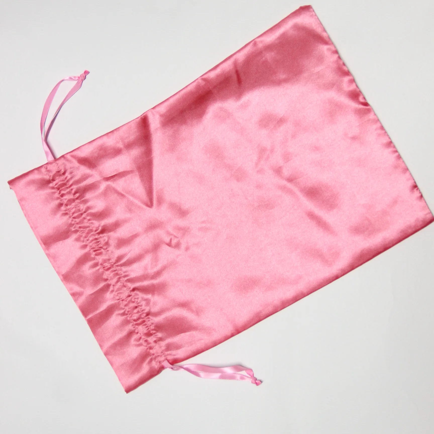 The manufacturer professionally customizes all kinds of satin wig packaging bags, satin cloth bags, wholesale satin silk bunched