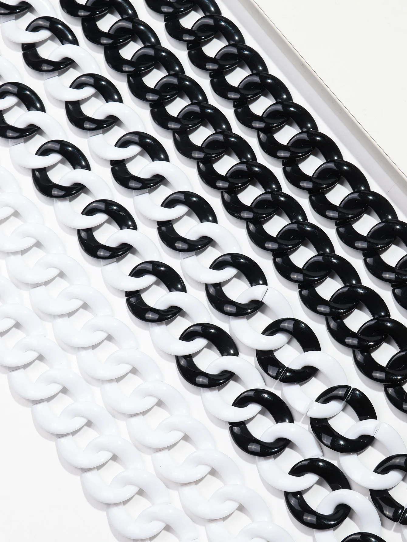 Fashion Black and White Chunky Cuban Chain Christian New Plastic Link 95cm Hip Hop Men Cool Nightclub Acrylic Long Necklace Gift