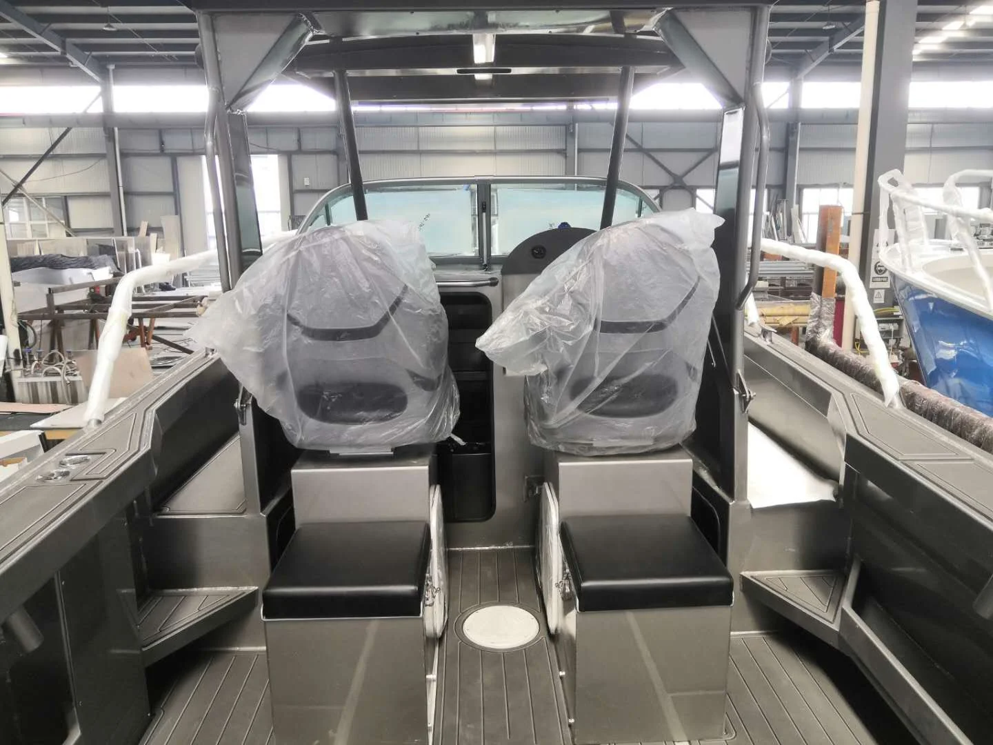 Deep v hull aluminum fishing boat center cabin model