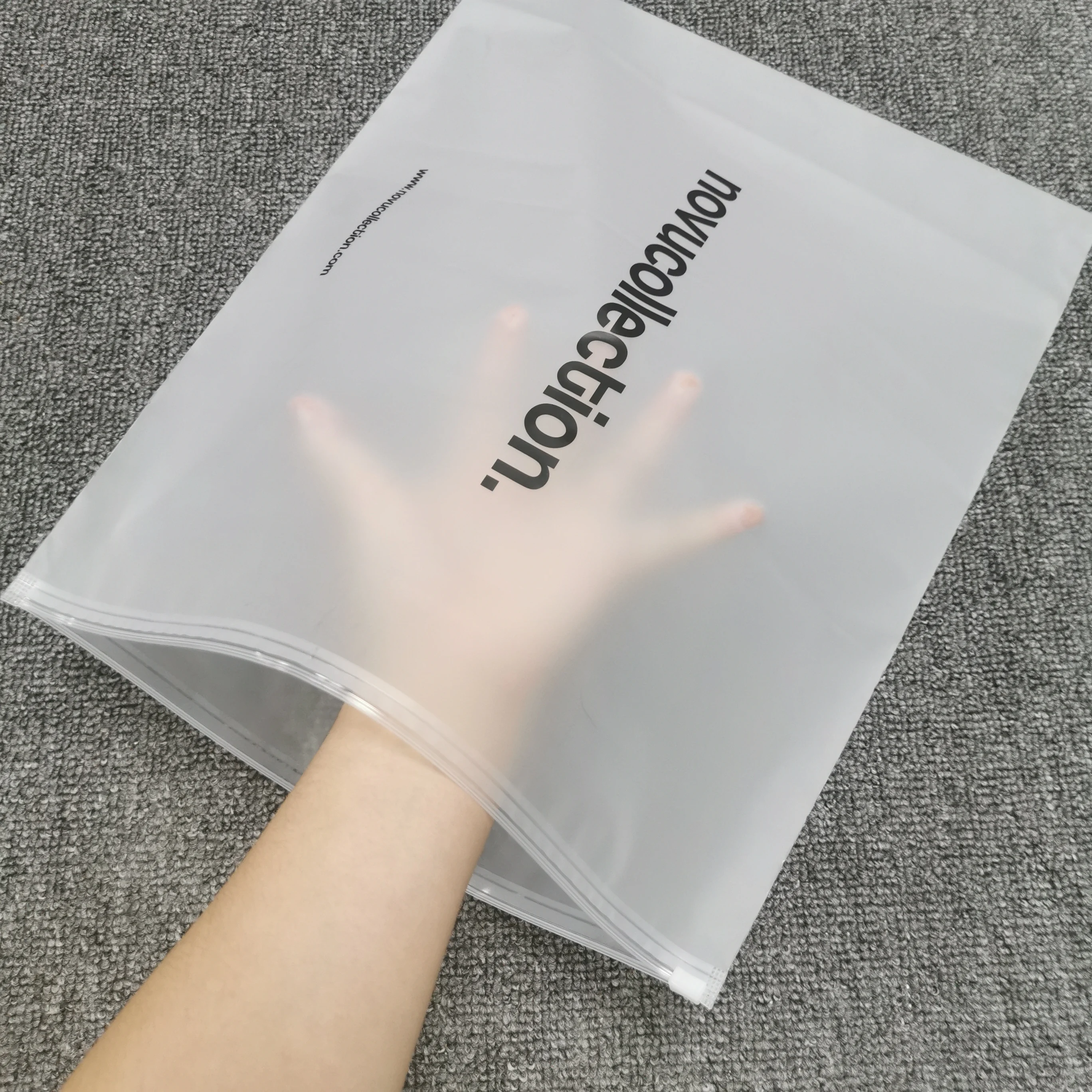 Custom Cornstarch Frosted Zipper Sealing Bag Biodegradable Packaging Bags Swimwear Clothes Bag Packing PE Screen Printing Accept