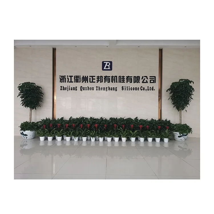 Methyl cationic emulsion used for finishing of chemical fiber and its fabric