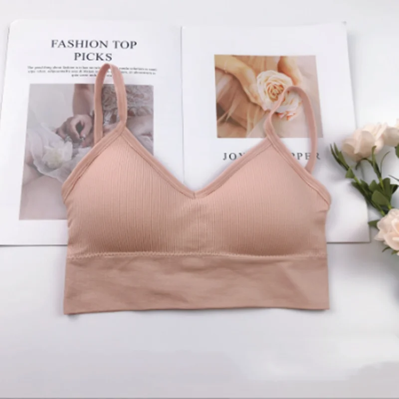 In summer, students wear U-shaped open-back underwear with suspender belts and outside