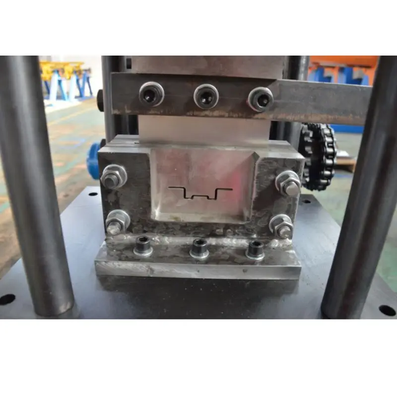 Customized OEM 0.75-0.9mm Galvanized Steel Shelves Pallet Rack Support Hat Channel Roll Forming Machine