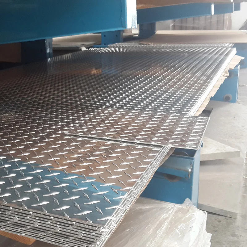 Ruilin Slip Resistant Shequred Embossed Checkered Tread Flooring 5457 5652 5657 Aluminum Sheet with 3 5 Bar Texture