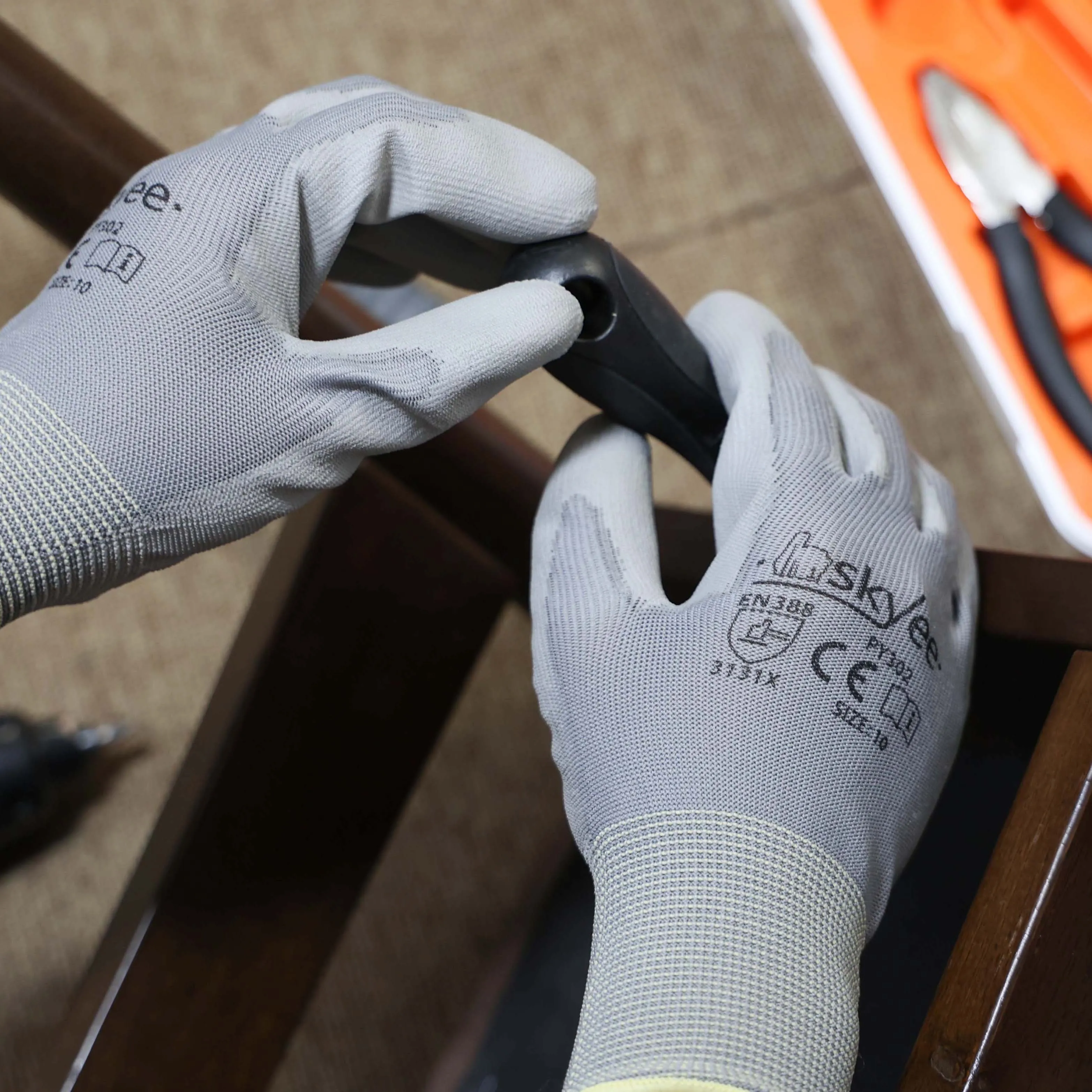 SKYEE practical tool pu coated nylon knit cotton anti cut anti slip waterproof garden gloves for digging and planting