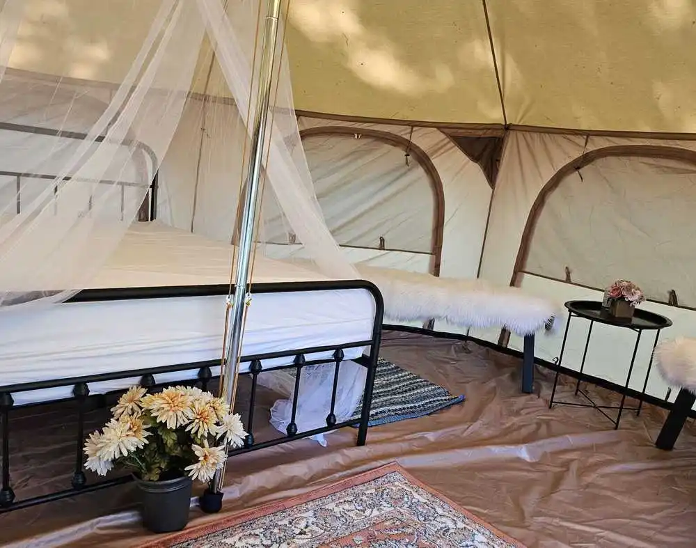 Outdoor Camping Waterproof Teepee Tent Cotton Pyramid Yurt 8 Person Tent Family Glamping Tent Multi-Person