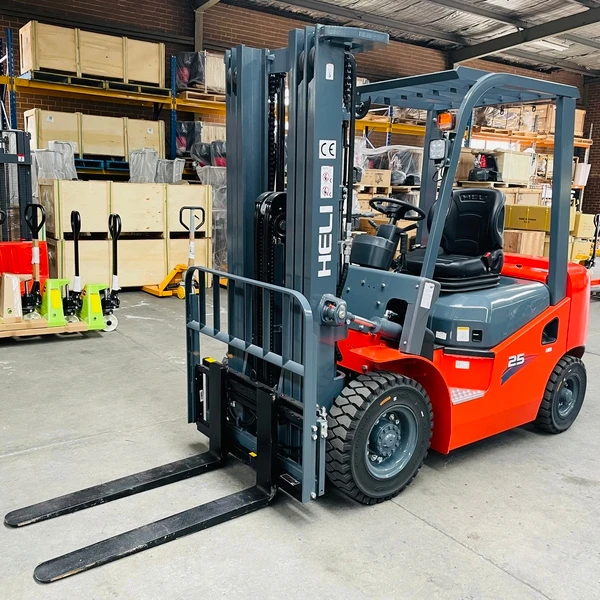 HELI 3T 3.5T diesel forklift equipped with Nissan engine Cheap 2T 2.5TON  LPG/GAS HELI FORKLIFT From Anhui China Asia