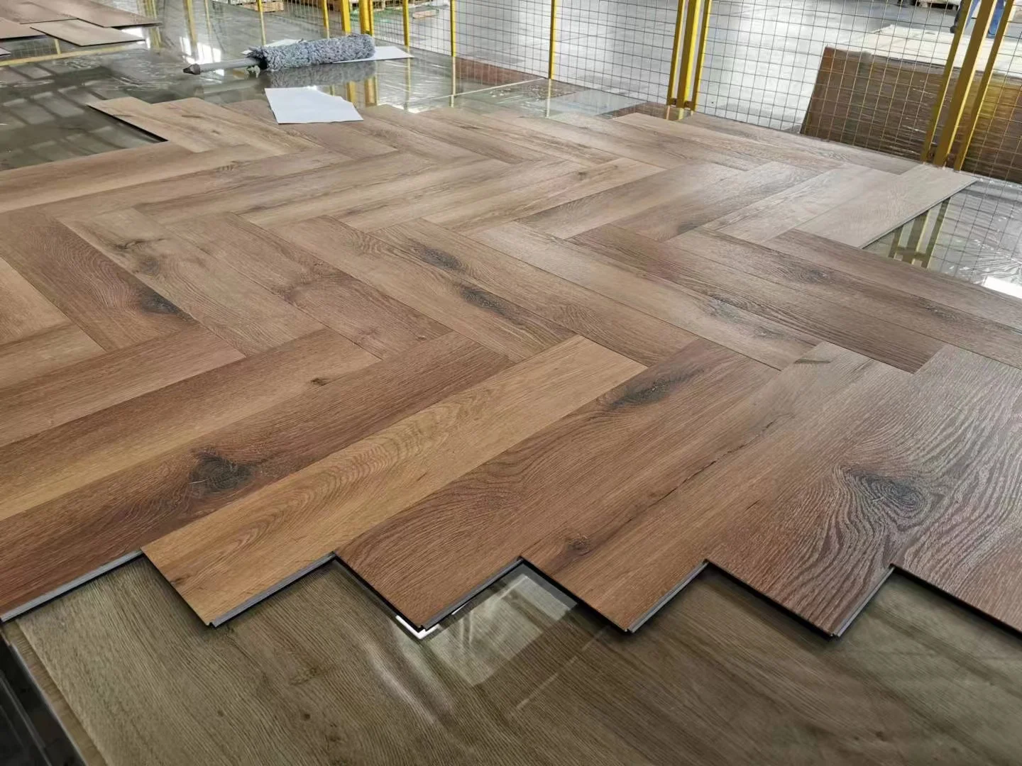 610x125mm fashionable uniclic click herringbone spc flooring