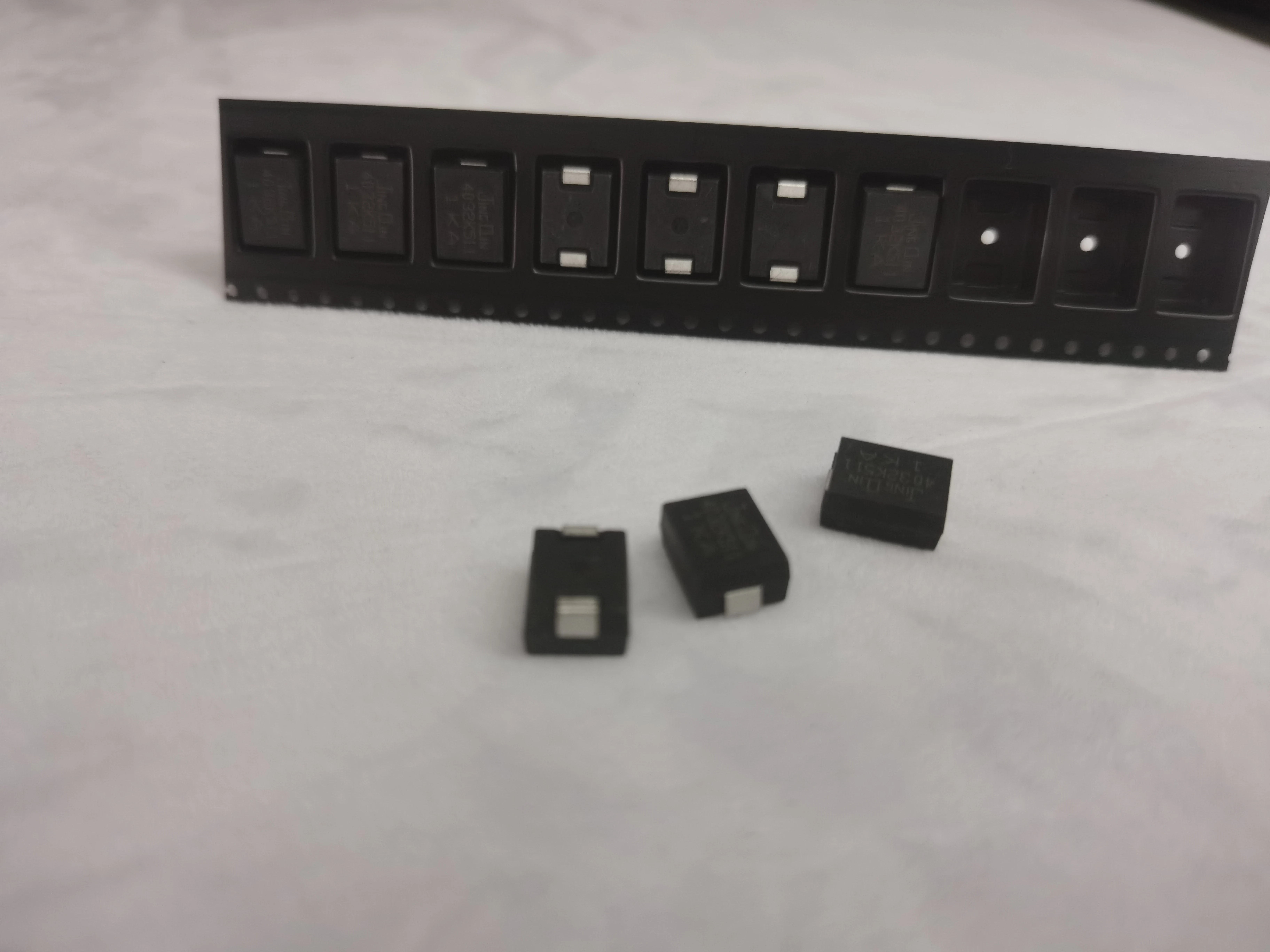 SMD Варистор 4032K511 чип