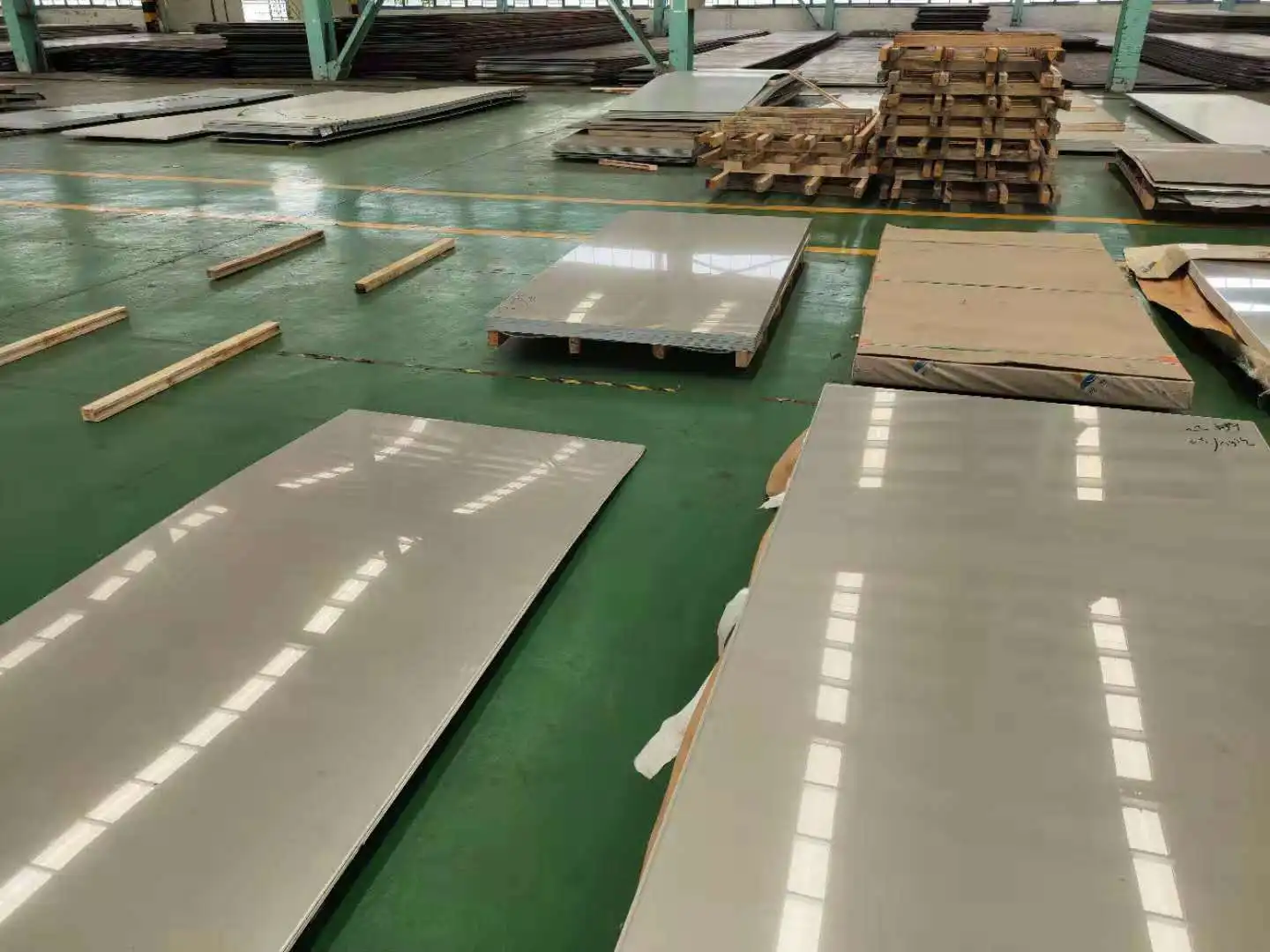 Acero Inoxidable 304 SS Coils Low cost 8k mirror stainless steel perforated sheets metal processing and plate
