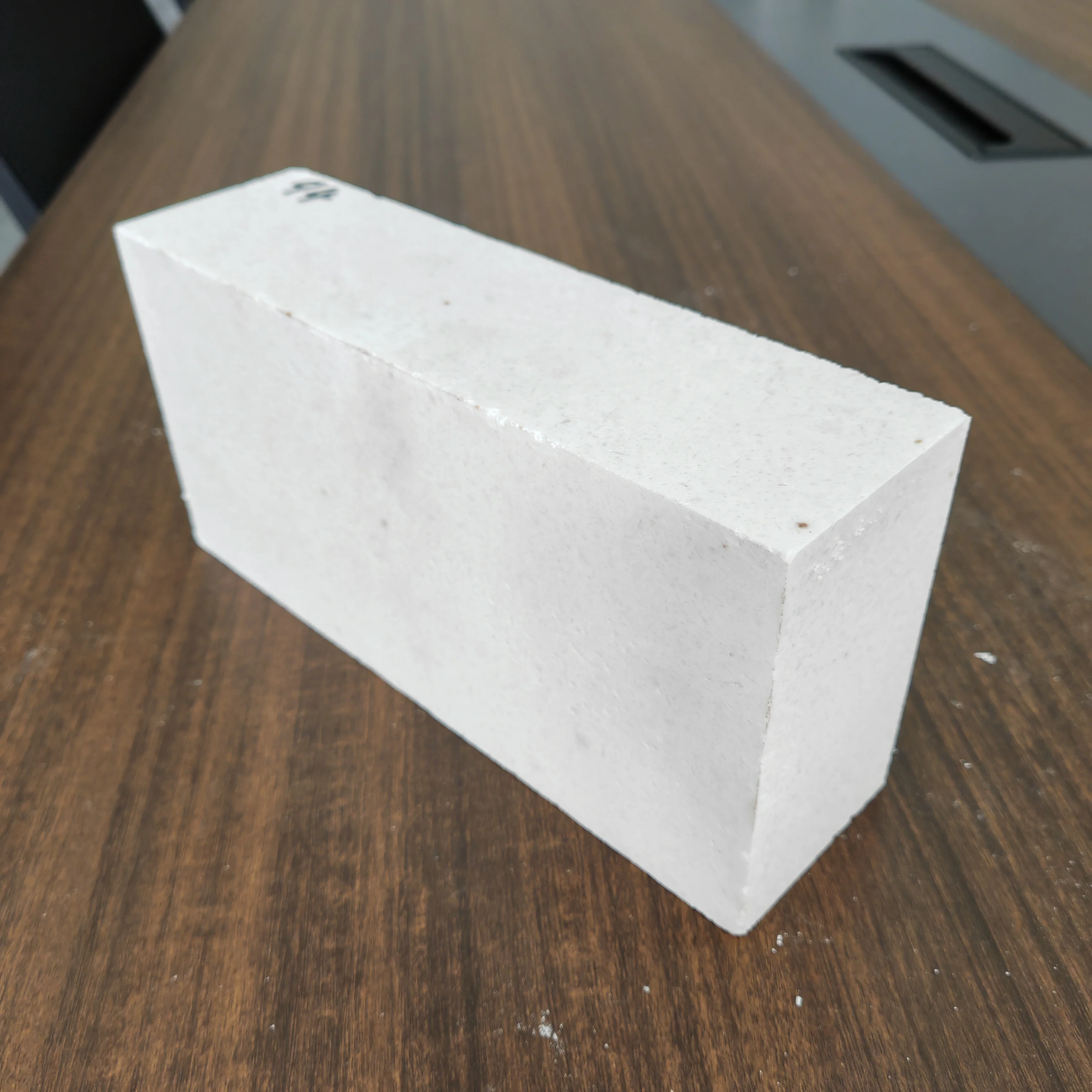 HighTemperature Resistant composite refractory brick corundum mullite brick for steel iron industry