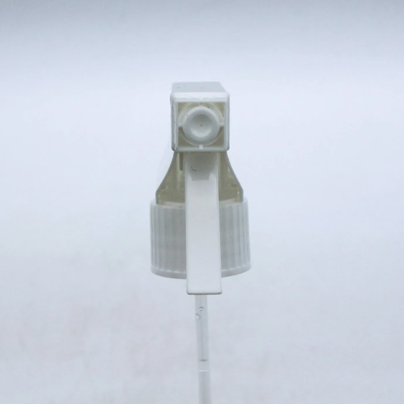 custom made leakproof 28/410 cosmetic bottle sprayer pump 28mm plastic white trigger spray