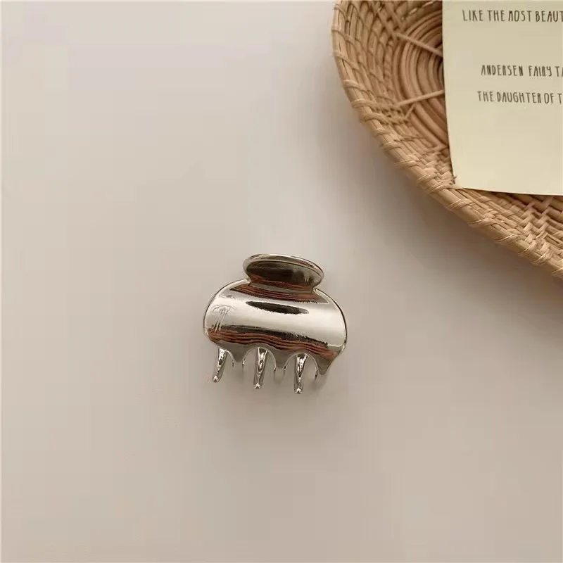 European and American popular hair claws small alloy metal glossy gripper clips new temperament ponytail matte hair clamp female