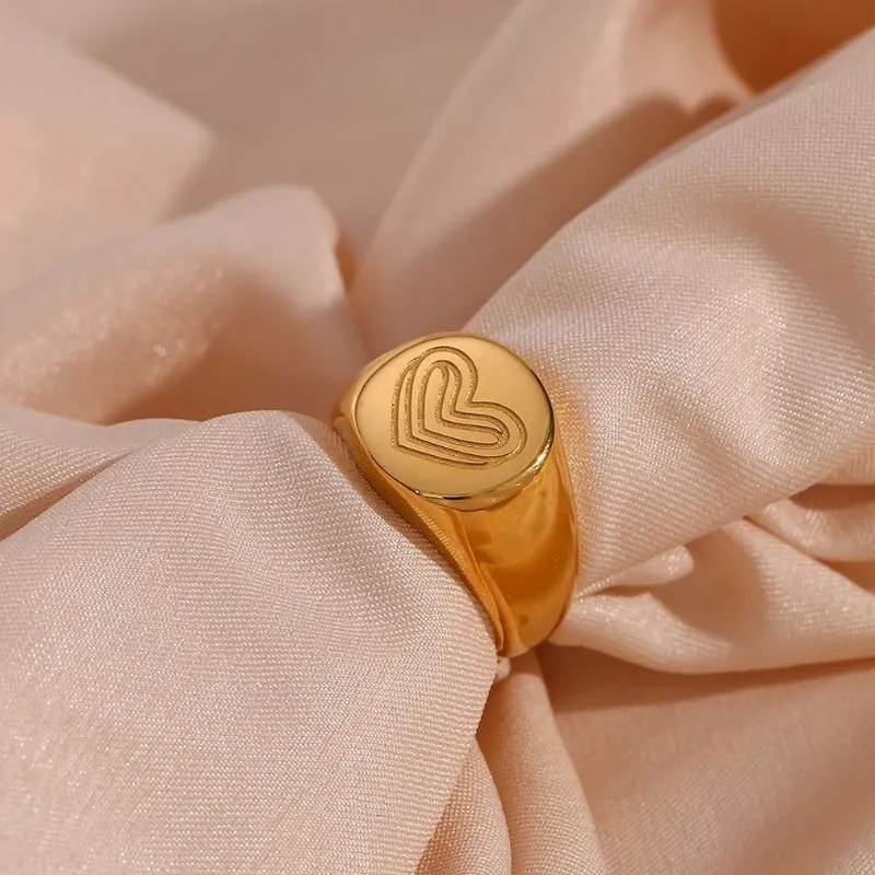 Lovely Romantic 18K Gold-Plated Chunky  Finger Ring High Polished Engraved Heart Signet Ring
