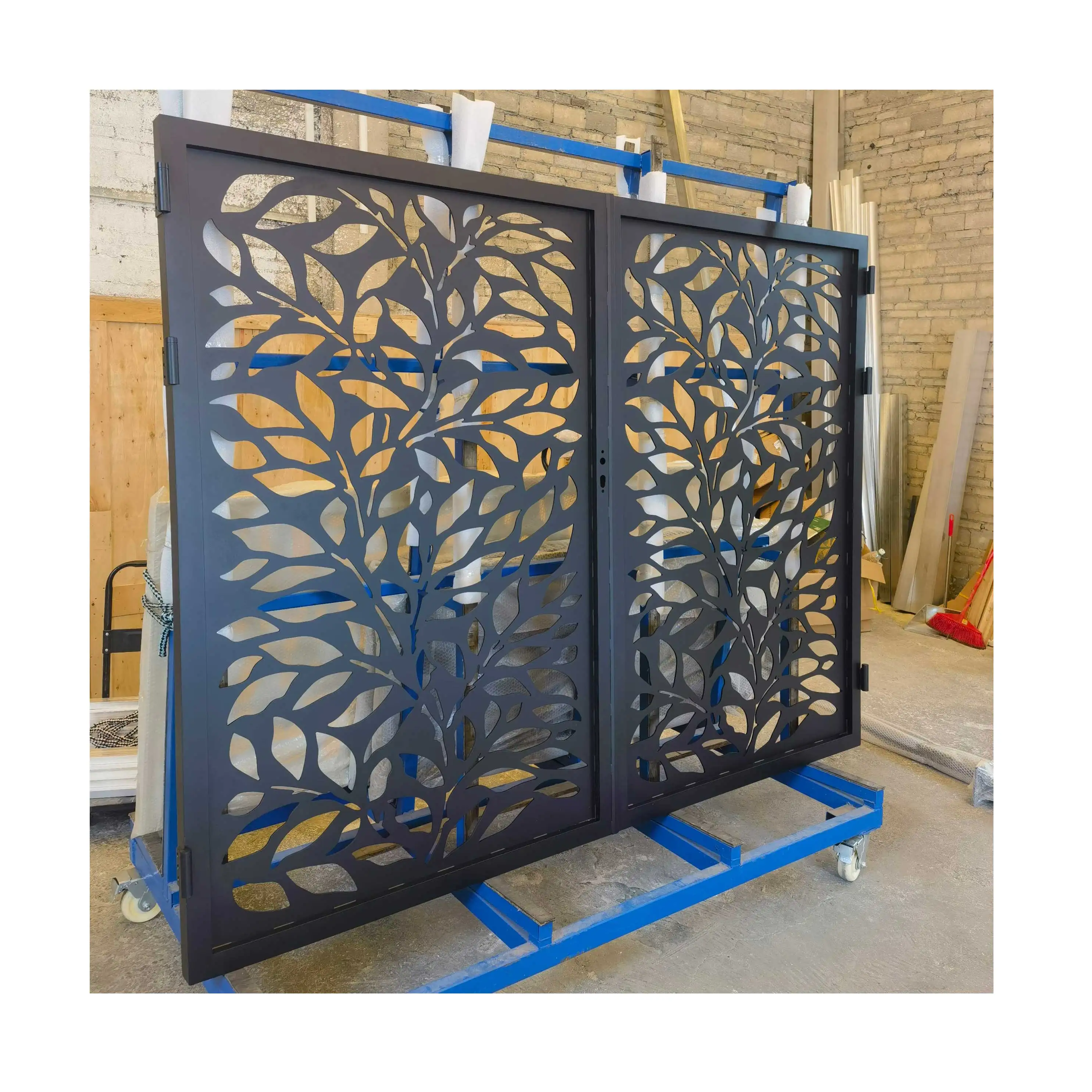 Custom Outdoor Privacy Iron Fence Panels Laser Cut Gate Perforated Garden Gate Decorative Fence Lattice
