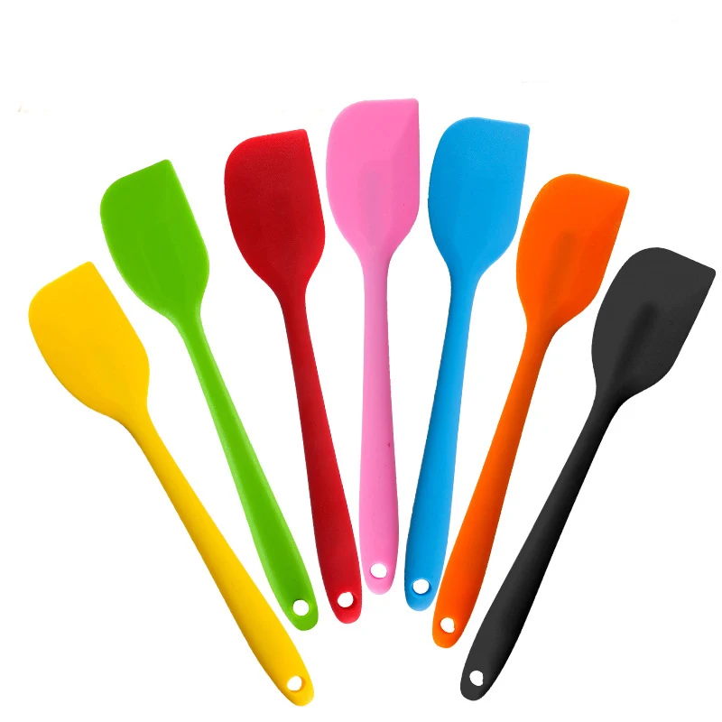 High Quality Cake Decorating Accessories Silicone Cake Icing Spatula Silicone Scrapers For Kitchen Baking Cooking