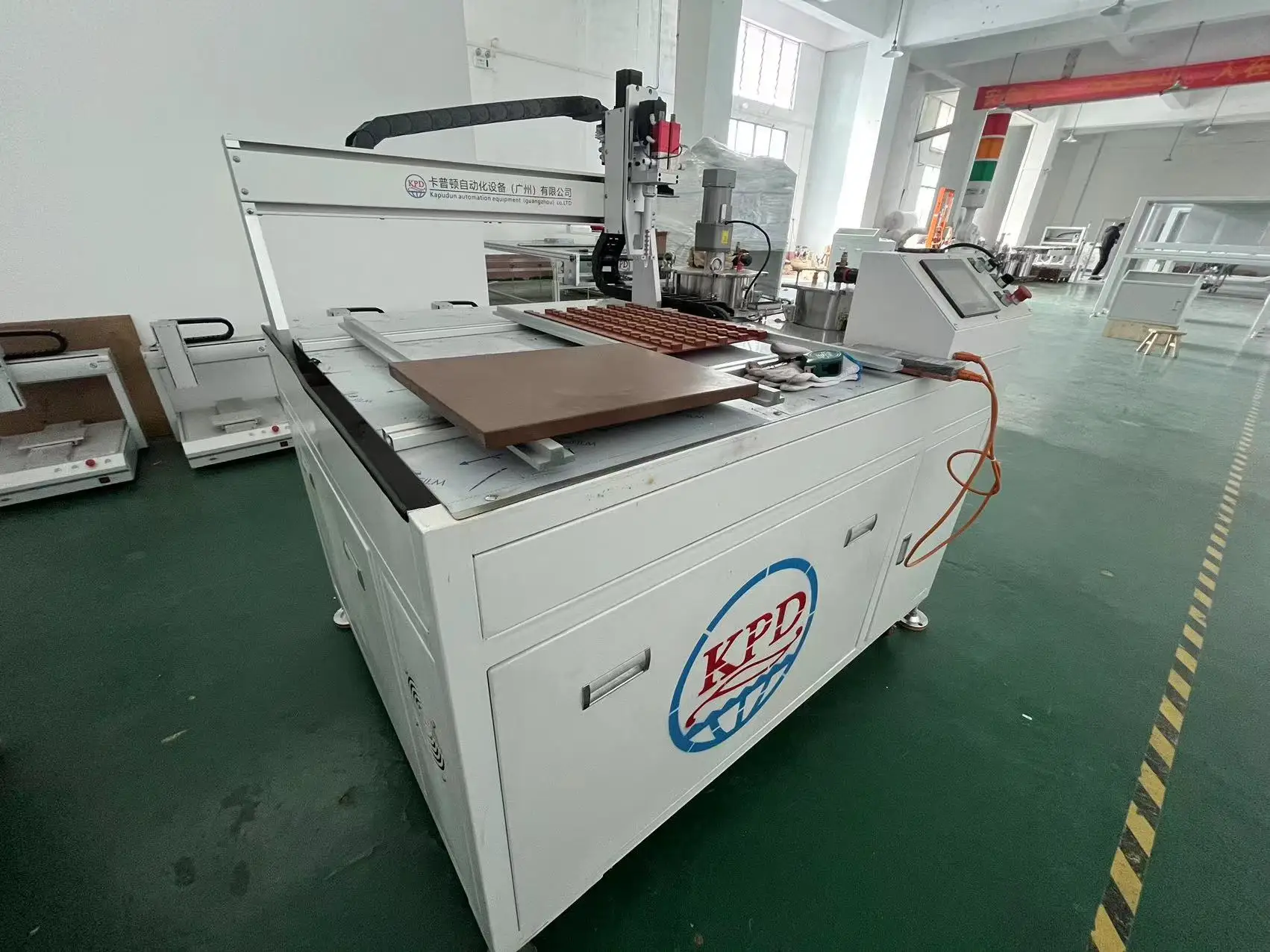 Automatic mixing and dosing of two-component materials, compounds, sealants