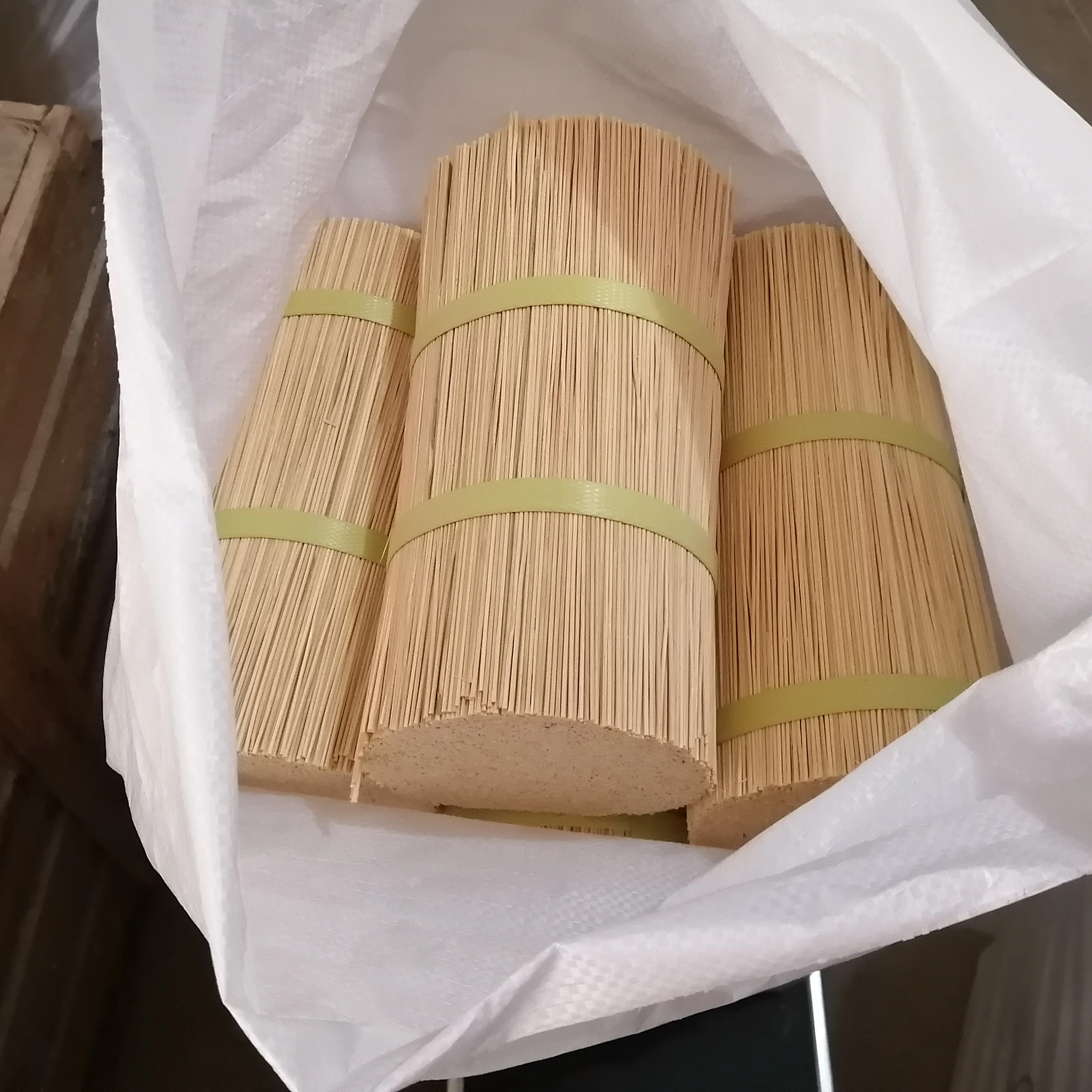 2021 hot selling factory direct sales of bamboo sticks used to make incense, 1.3mm*8/9/12 inches of bamboo sticks