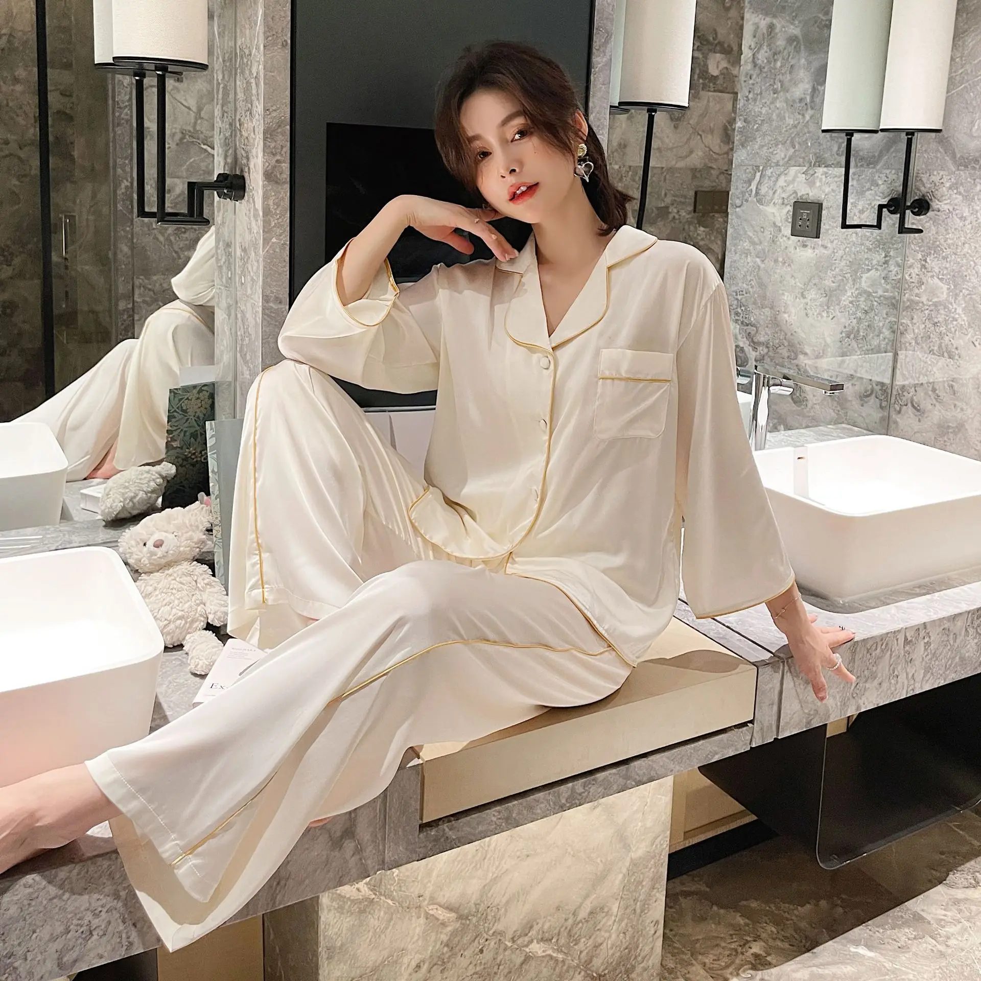 Wholesale Home Wear Oversized Silk Korea 100% Casual Women Sleepwear Blank Pajamas