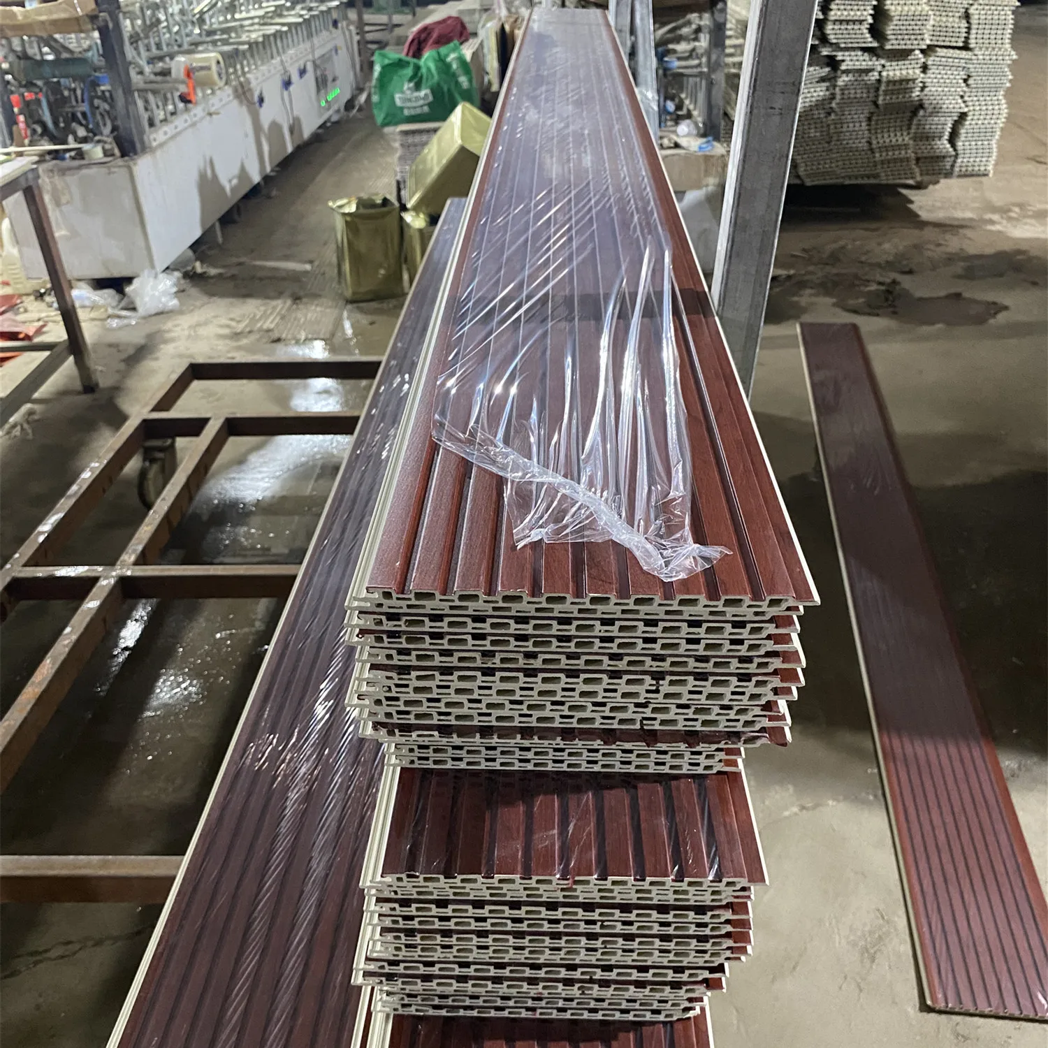 Factory Price Custom Interior Decorative Strip Wood Plastic Composite Cladding Wood Alternative Wpc Wall Panel