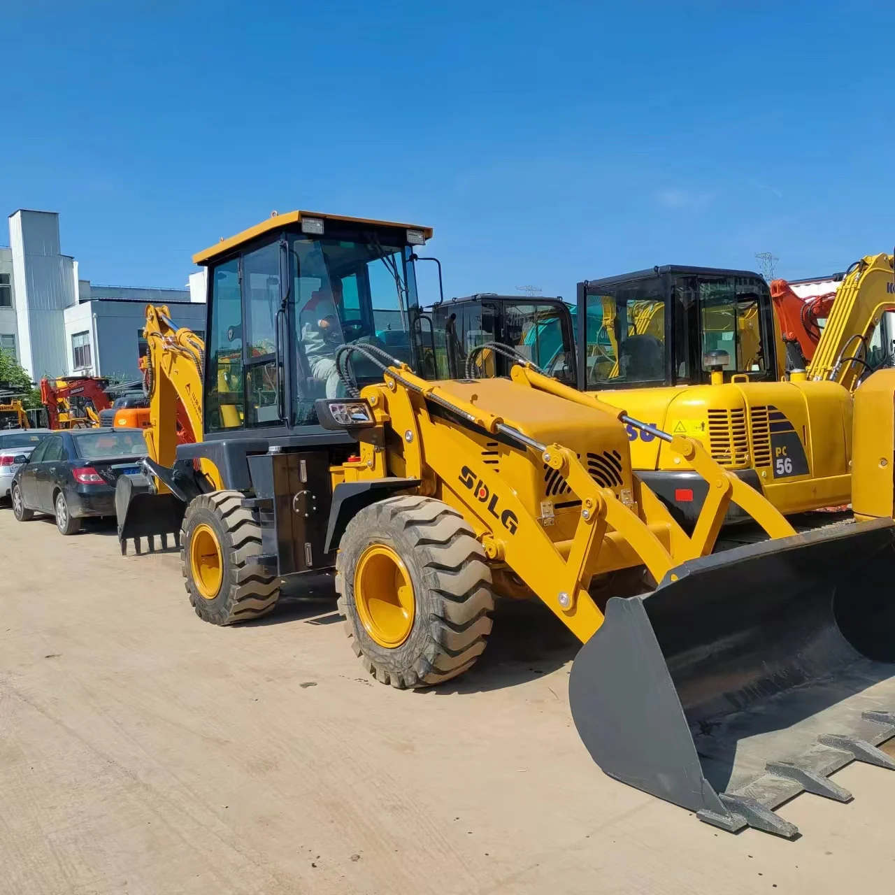 Экскаватор-погрузчик JCB 3CX использовал двухголовый экскаватор-погрузчик Lingong LGB680 занят