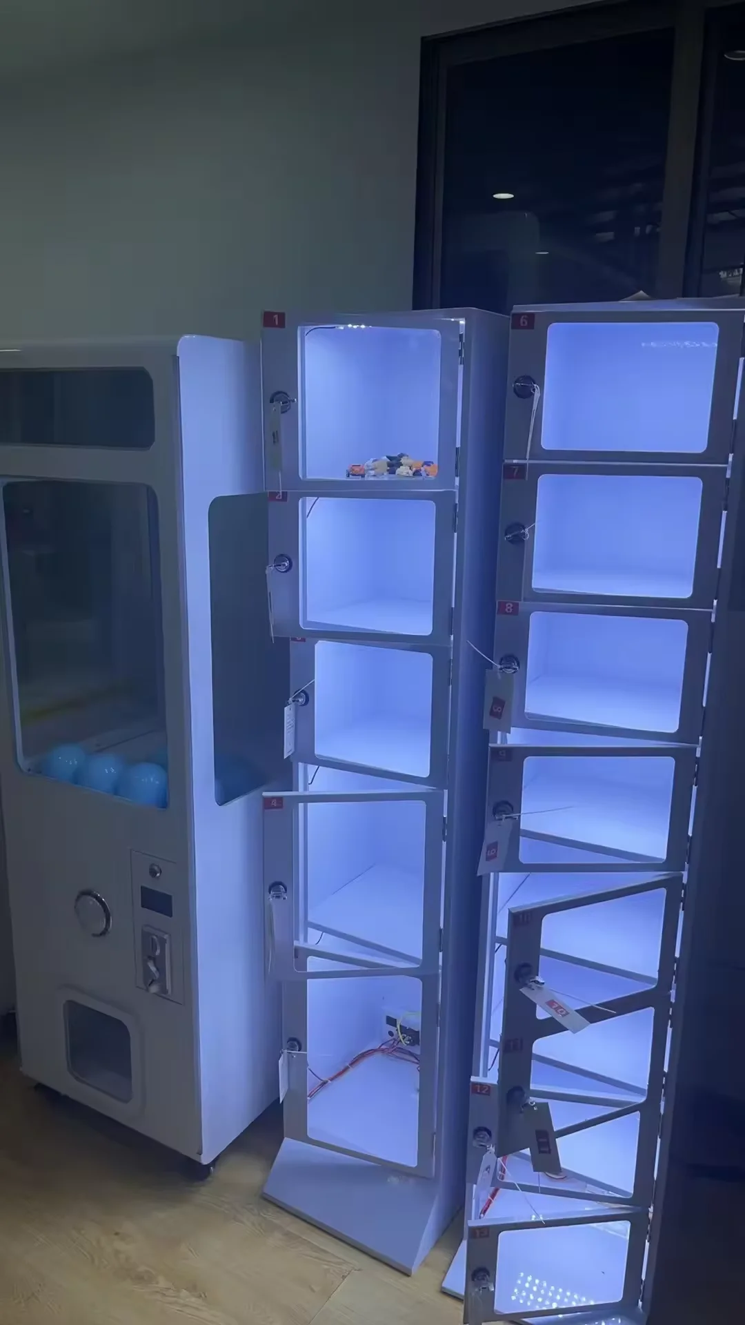 Hot sale Magic Box Capsule Vending Machine prize locker for Grocery Store