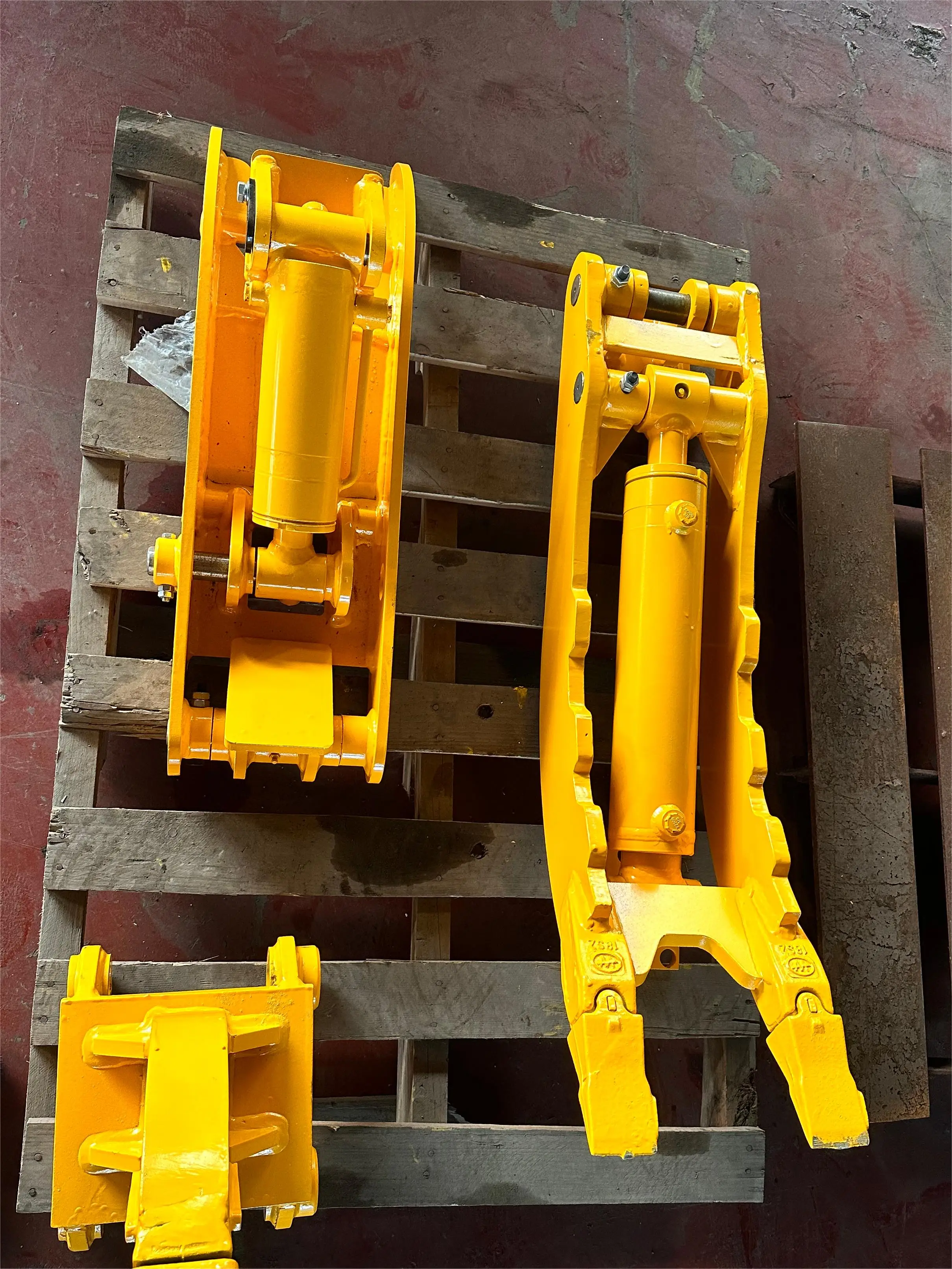 Construction Machinery Attachments Excavator Hydraulic Thumb Bucket Grab Bucket For Excavator Made In China