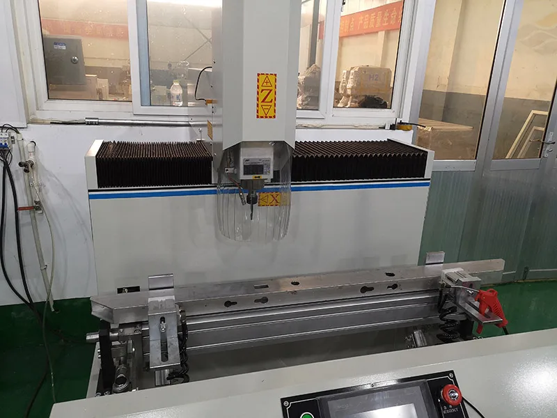 Aluminum window lock hole handle hole mounting hole milling machine cnc copy router machine