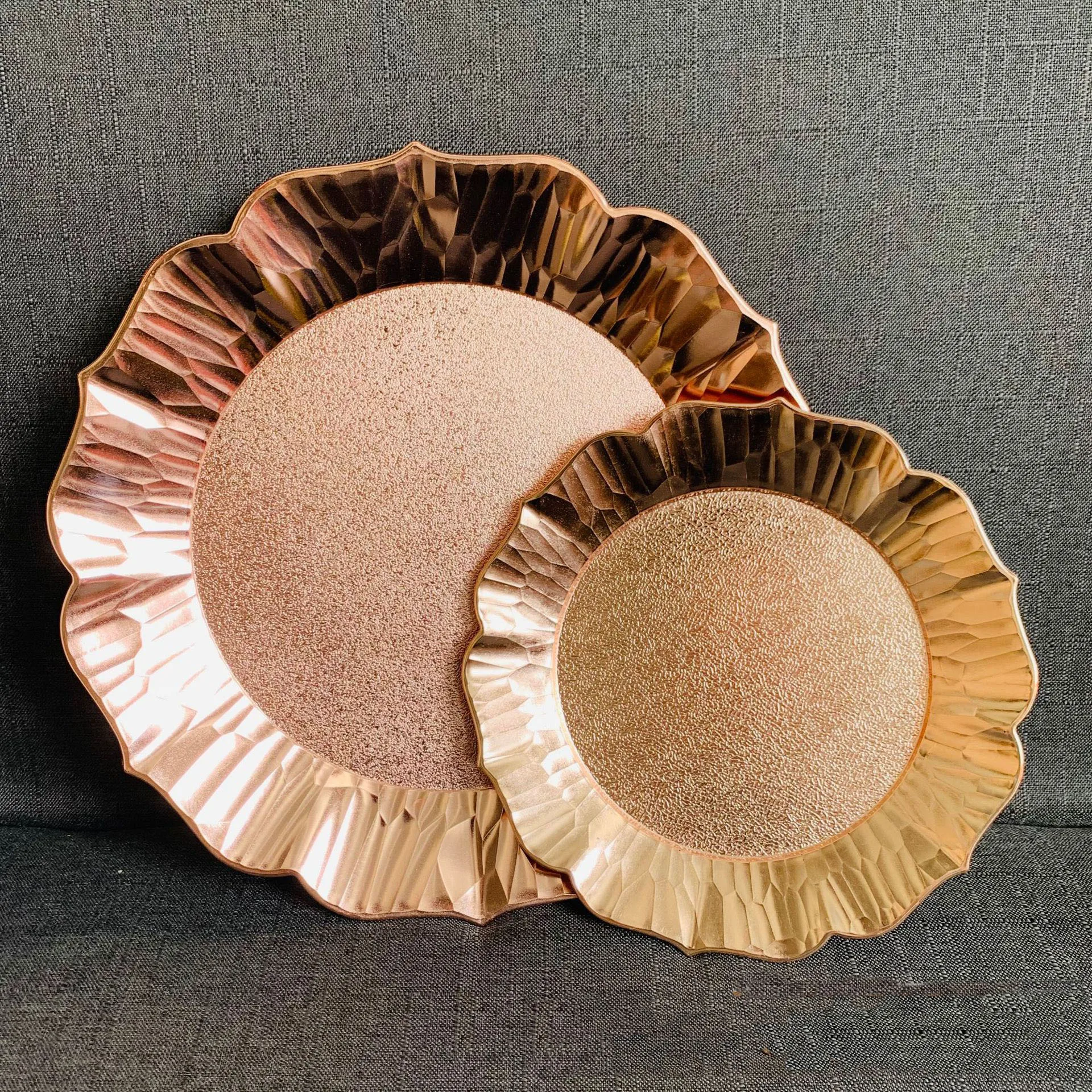 2023 New Design Charger Plates plating plastic petal type for Wedding party decoration Charger Plate wholesale