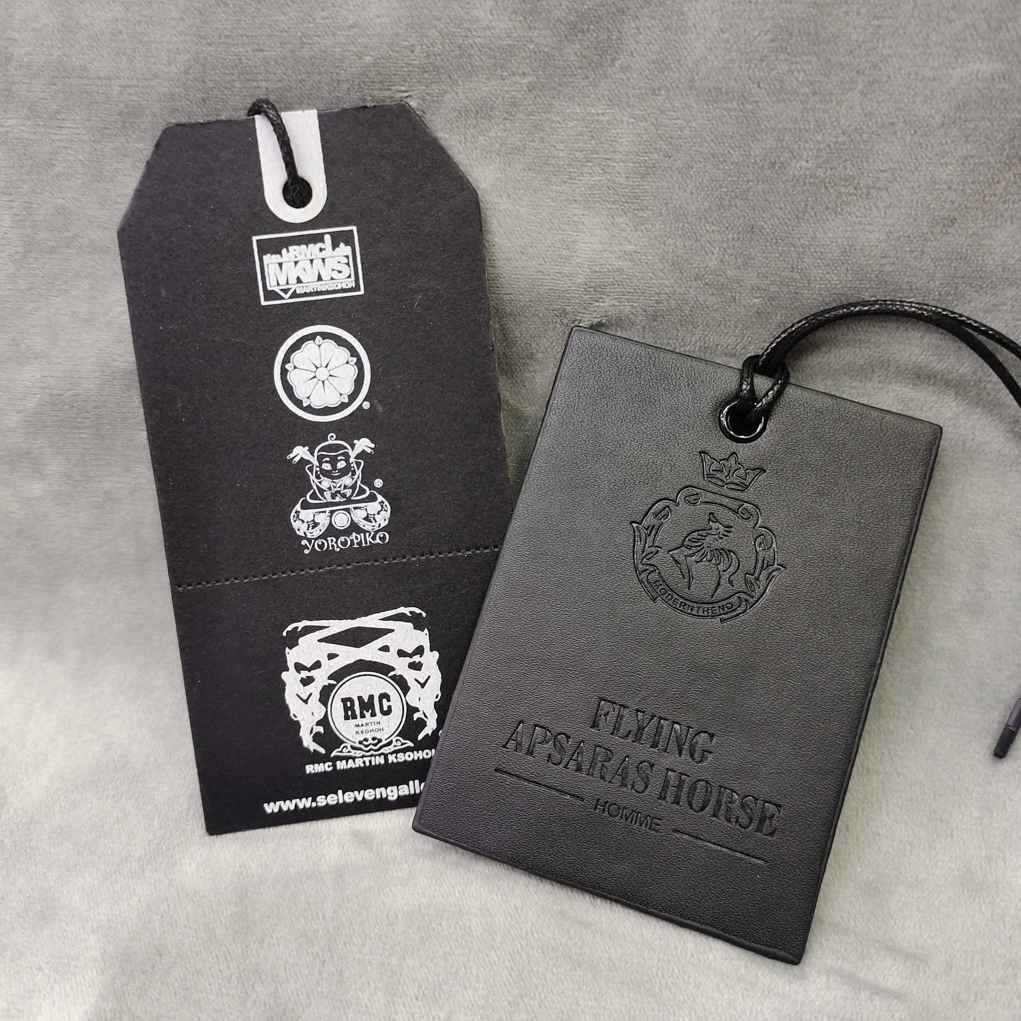 Custom Transparent Hang Tag String PVC Rubber Luggage Tag Hang Warp Tag Box Socks Packaging