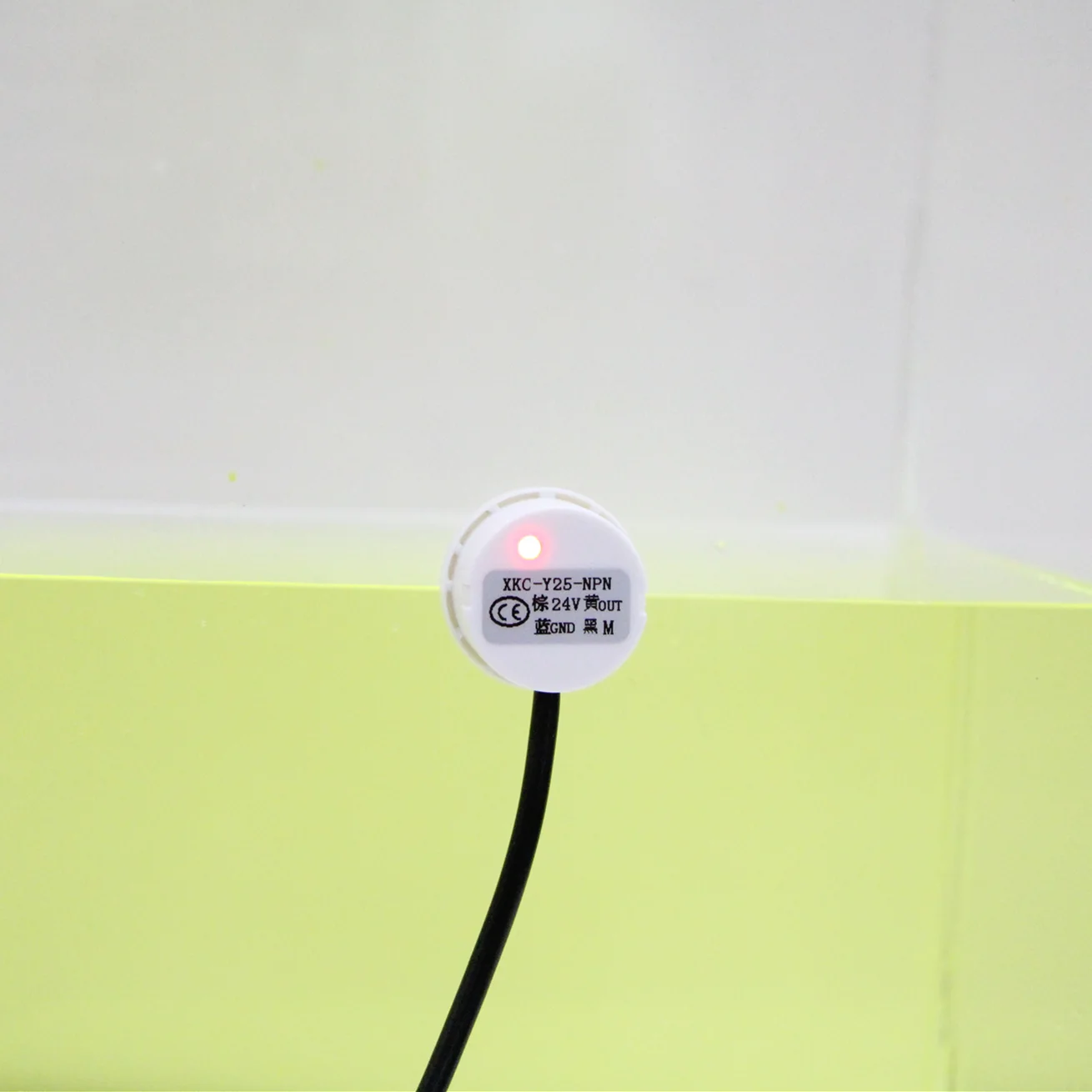 XKC 5-24v dc 4 wires distance 20mm inductive sensor Y25 Water Level proximity switch for liquid detection