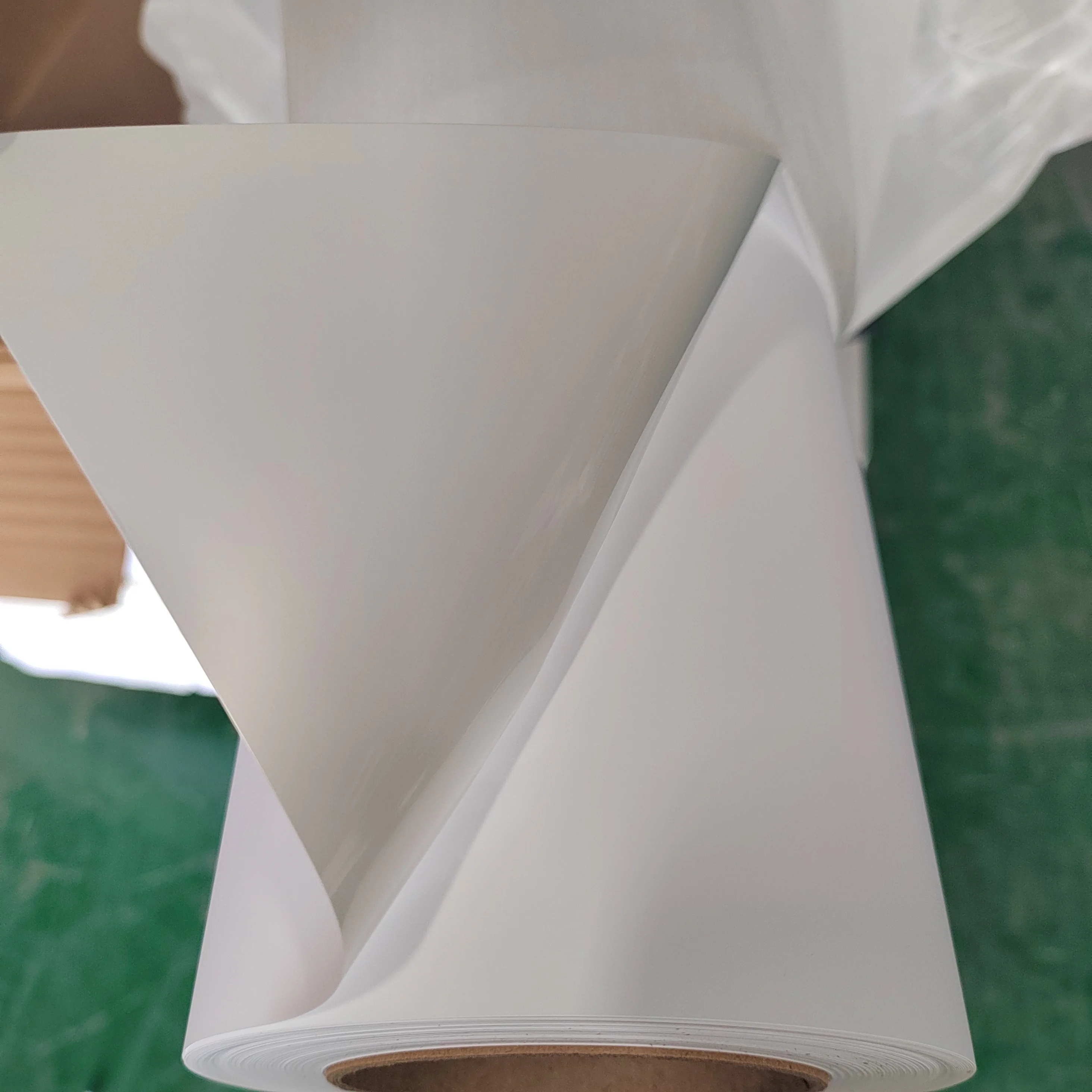 Dye Ink Adhesive Vinyl Matte PP Synthetic Paper Indoor Poster Material