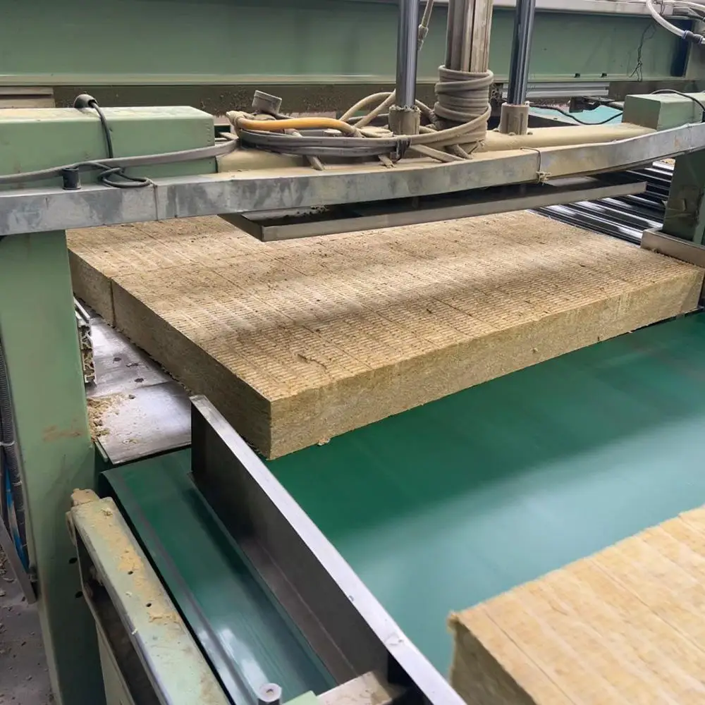 Construction Material Insulated Roof Insulation Soundproof Ceiling Cladding Rock Wool