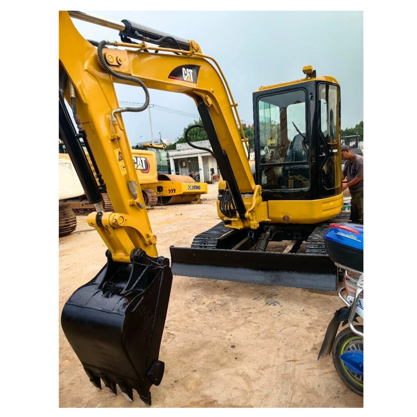 Hot sell Original Caterpillar CAT304cr used excavator in uae backhoe crawler excavator cat303 cat301.5 cat302 cat305.5 for sale