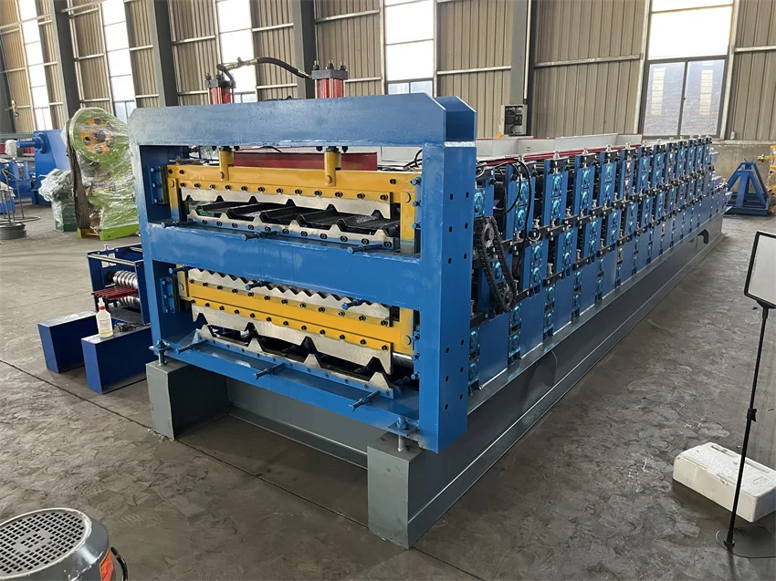 Three-layer tile roofing sheet making machine/corrugated iron sheet making machines/maquina de calaminas