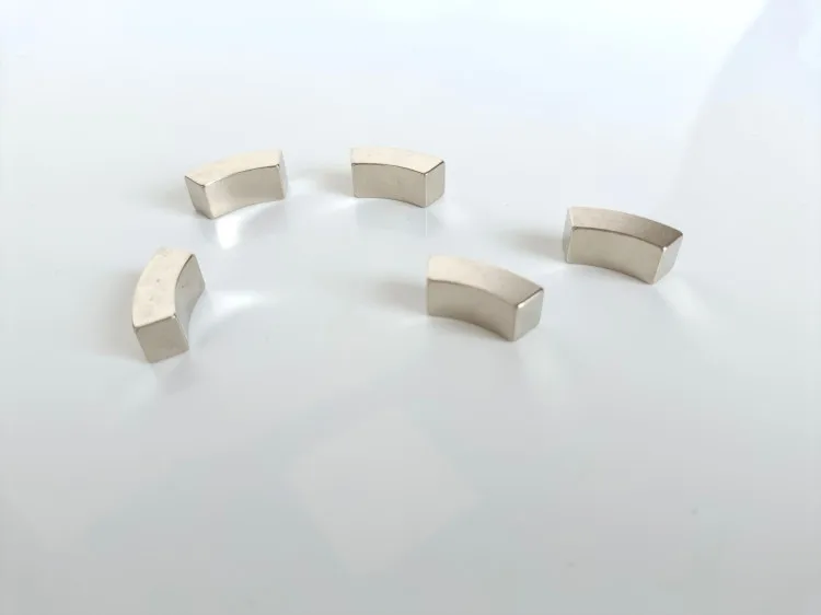 Sell the best industrial magnet permanent magnet tiles for generators and wind turbines