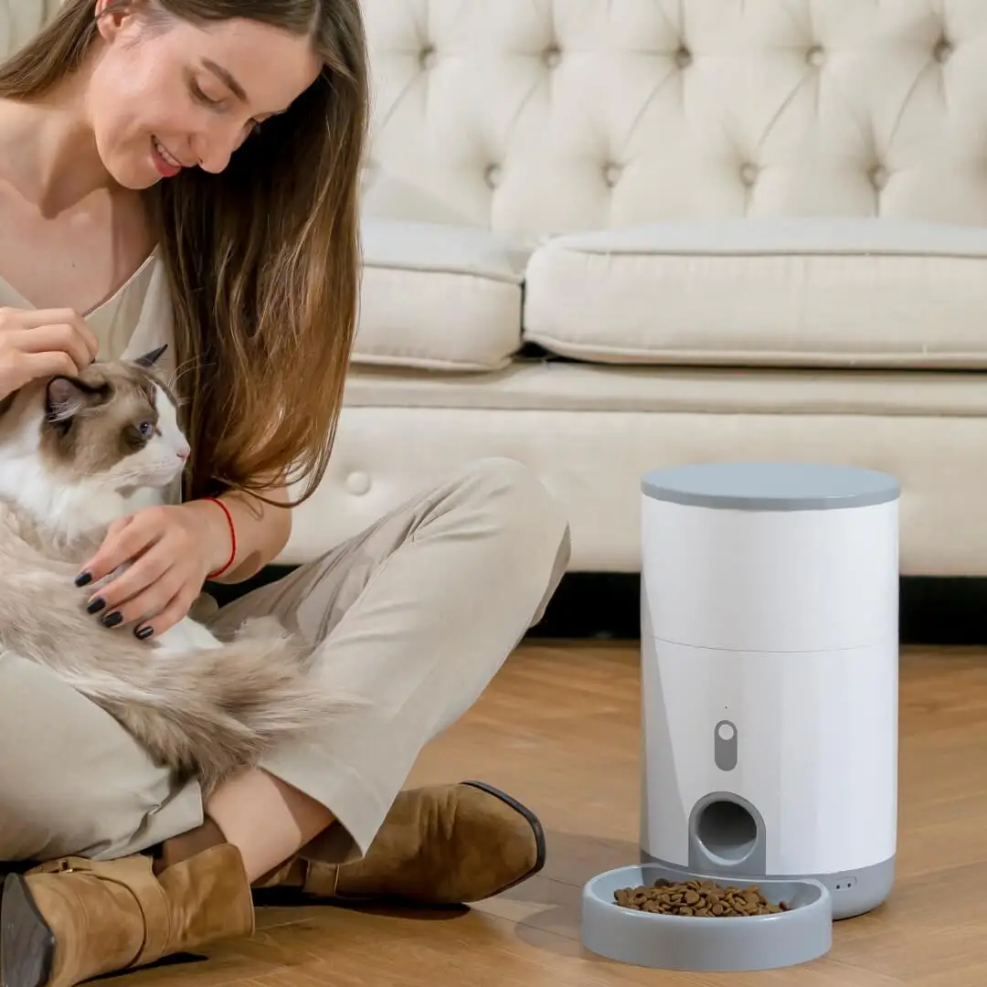 Hot Selling Smart Pet Supplies Automatic wifi Dog Feeder with Camera Programmable & Timed Feeding with Easy App-Controlled