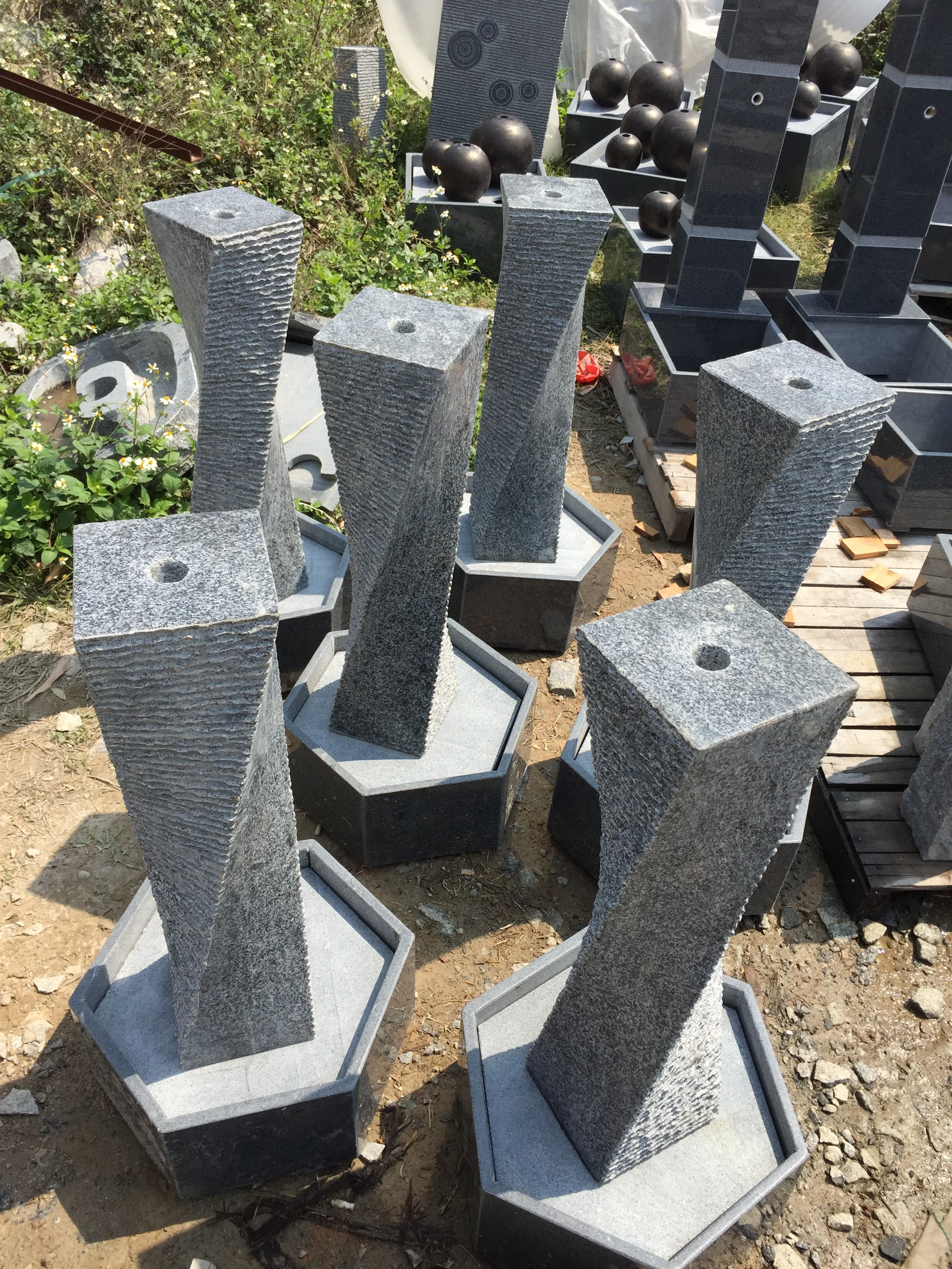 Hand Carved Outdoor Garden Wall Water Granite Standing Fountain for Backyard Decor