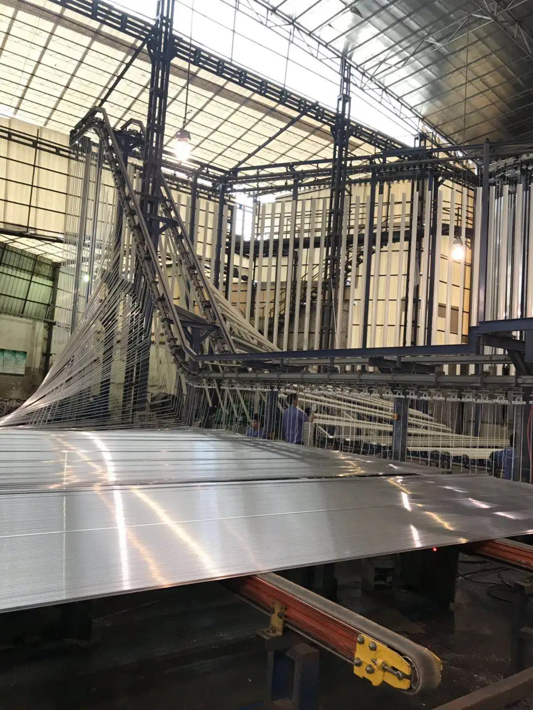 Vertical aluminum steel profiles powder coating line with O-shaped sandwich powder booth system